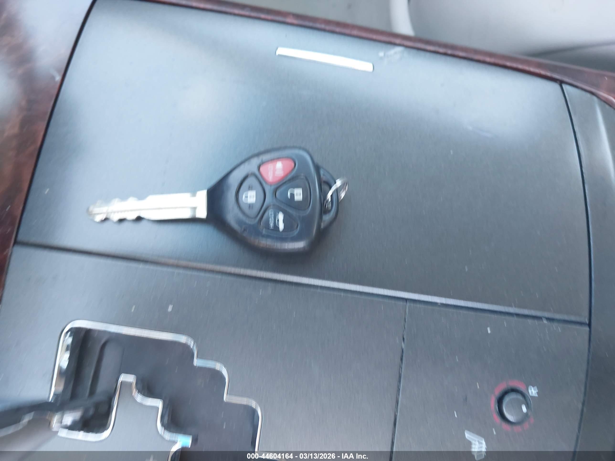TOYOTA AVALON image 11