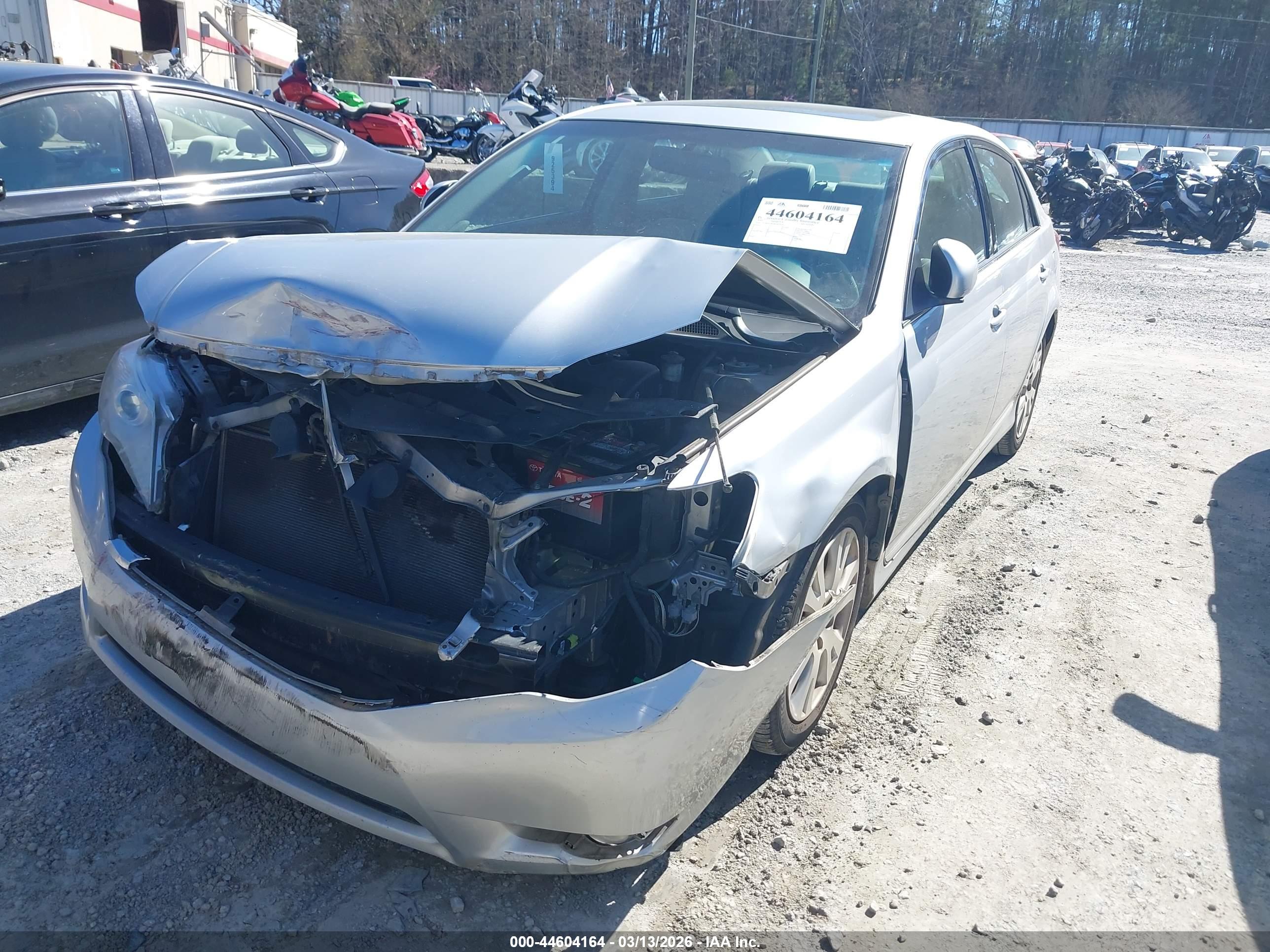 TOYOTA AVALON image 2
