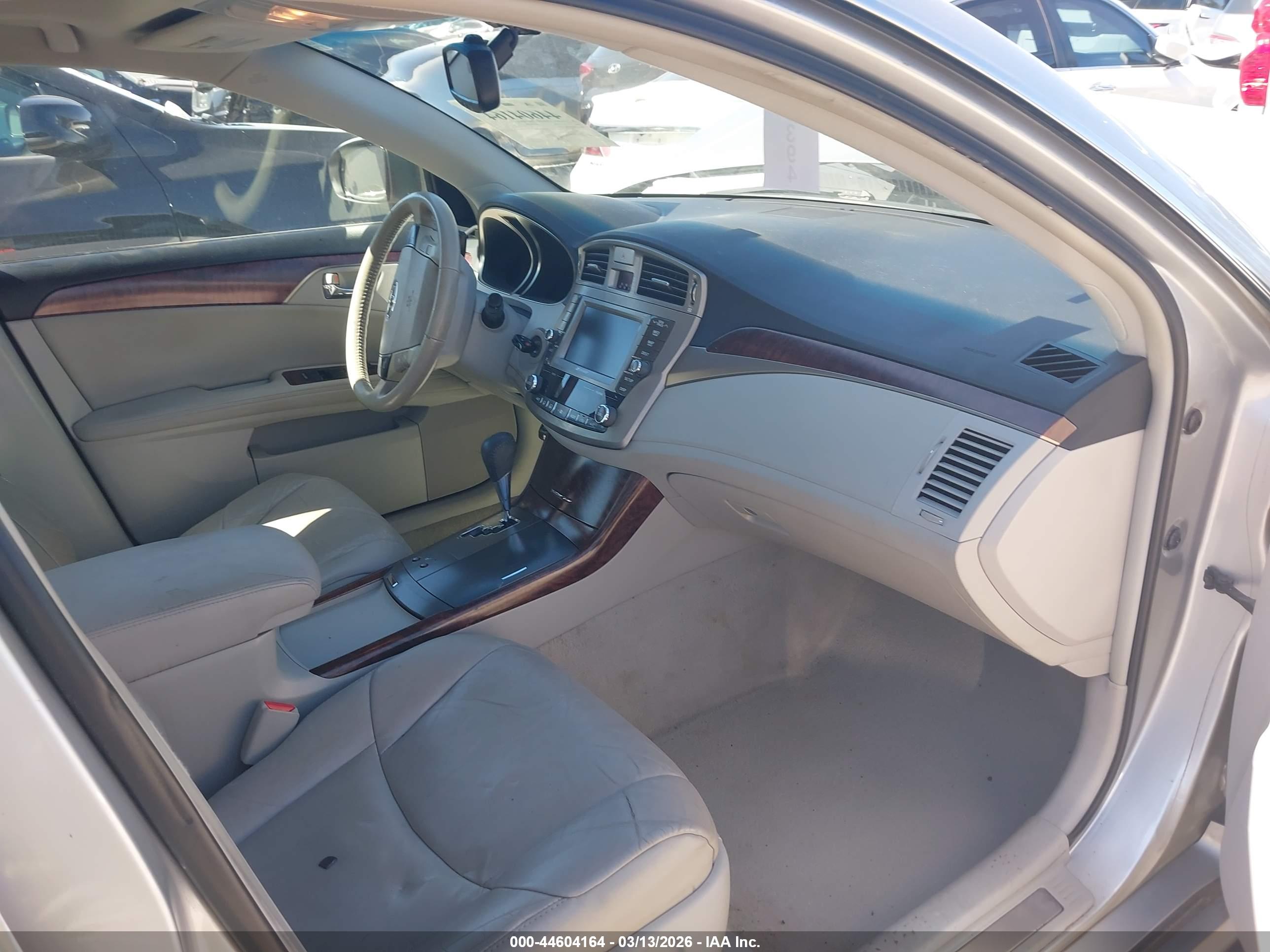 TOYOTA AVALON image 5