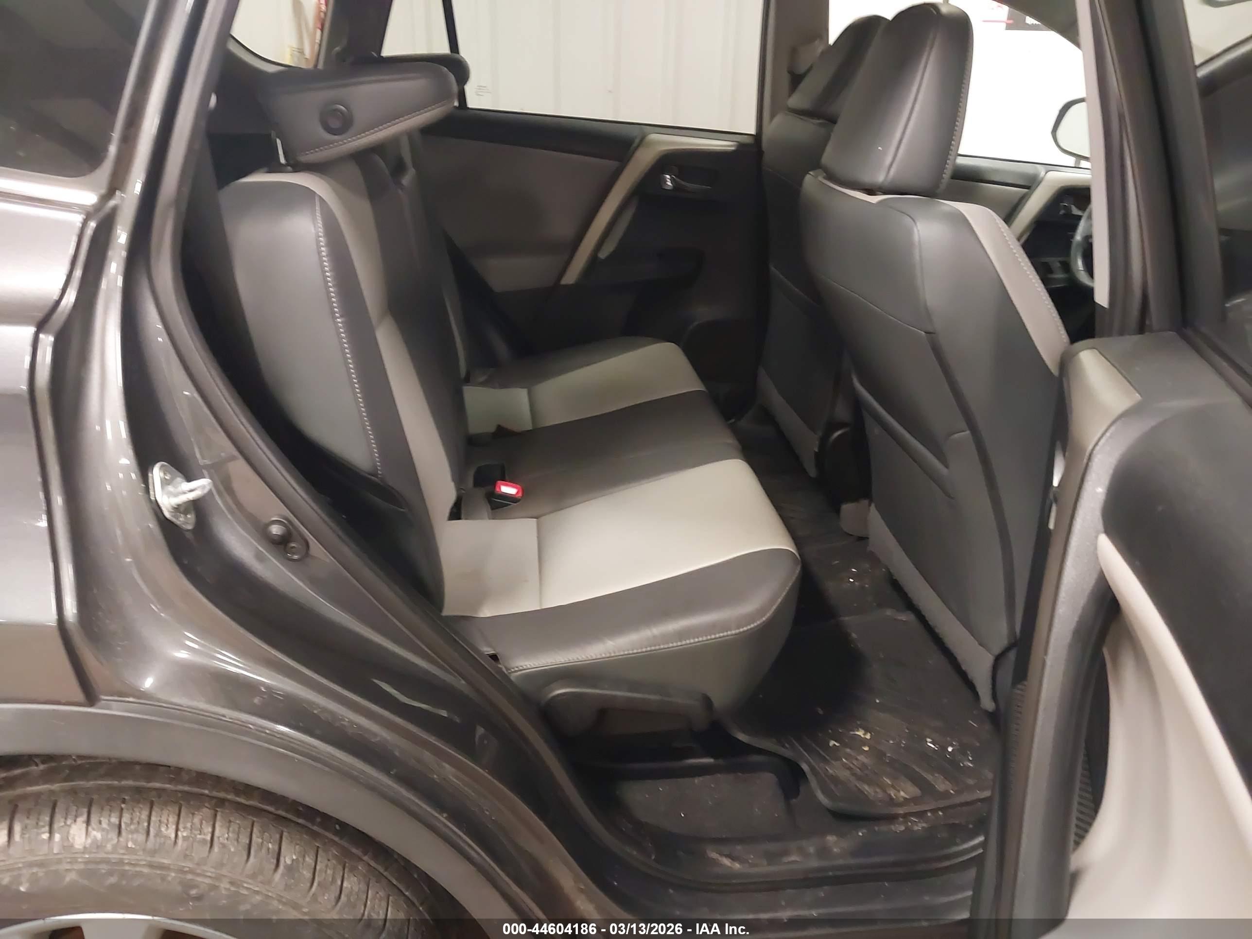 TOYOTA RAV4 image 8