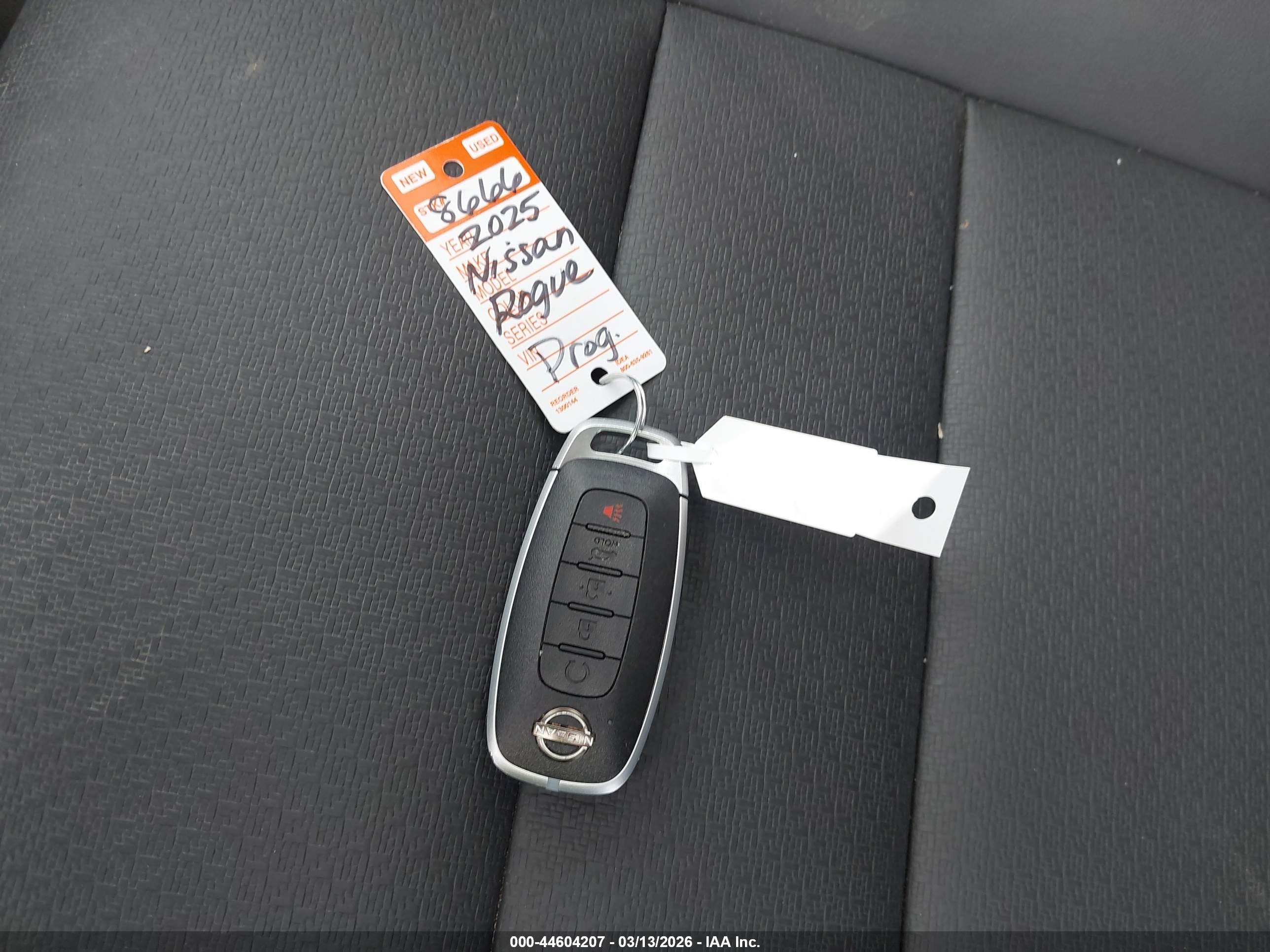 NISSAN ROGUE image 11