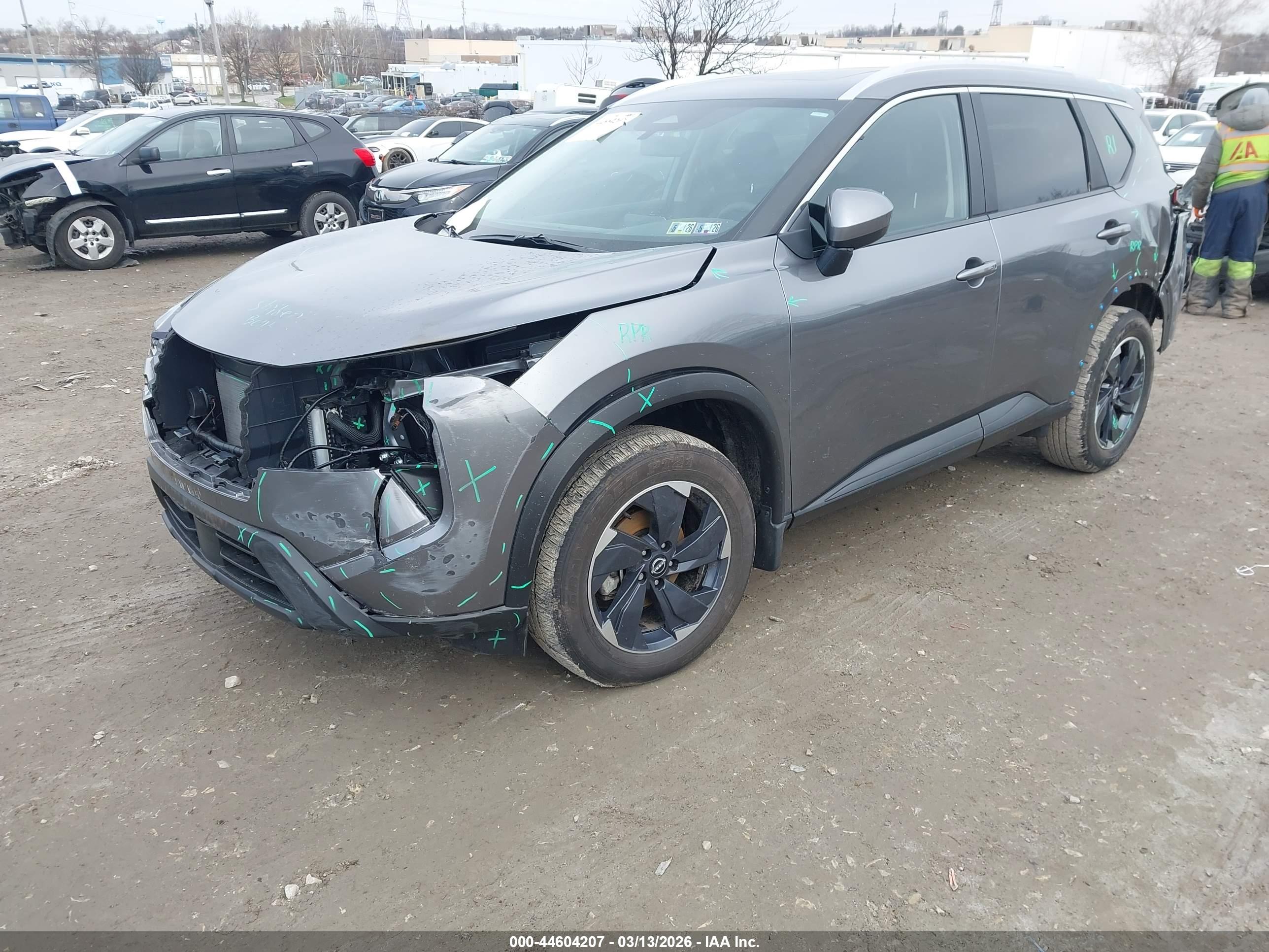 NISSAN ROGUE image 2