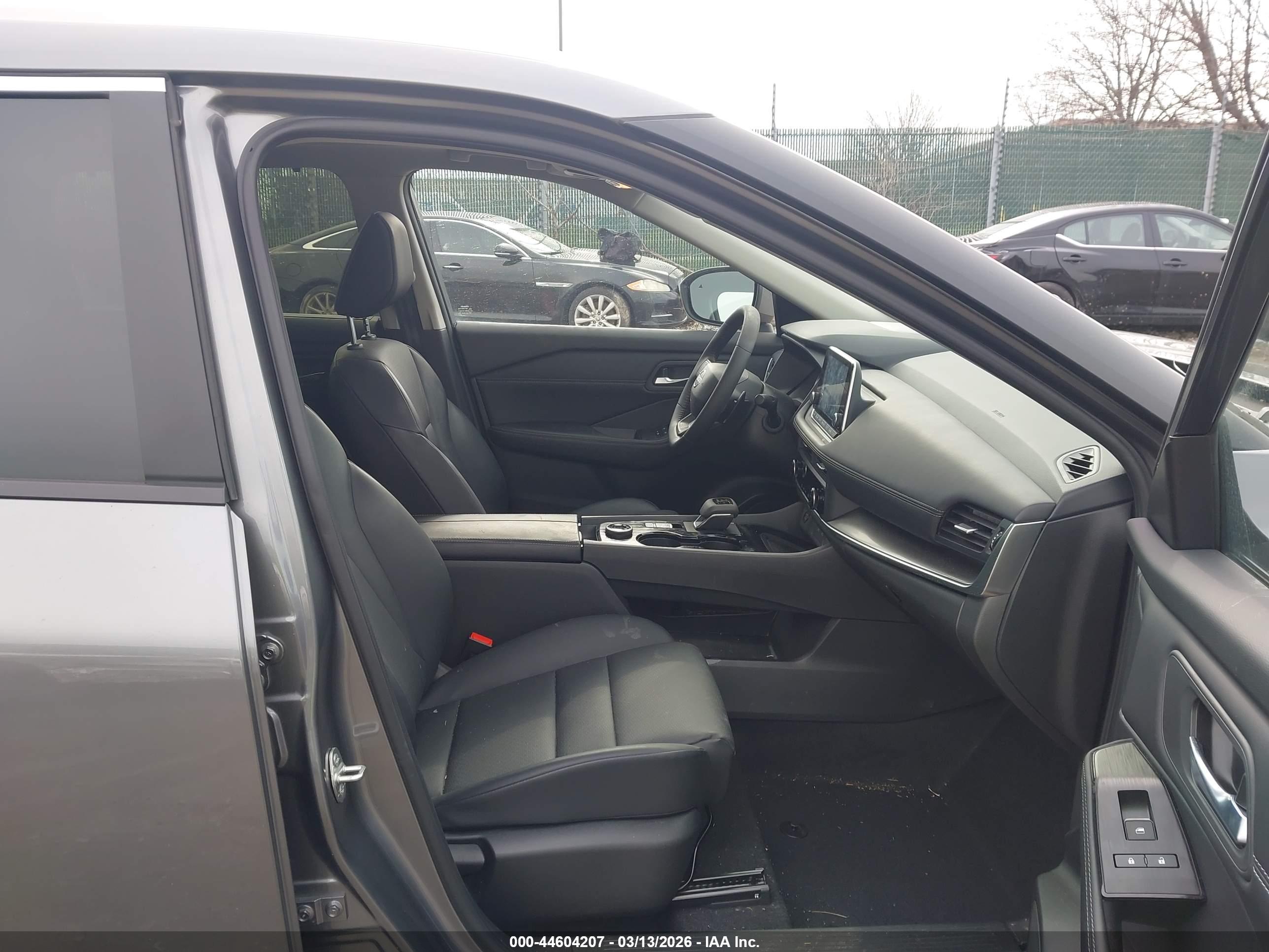 NISSAN ROGUE image 5