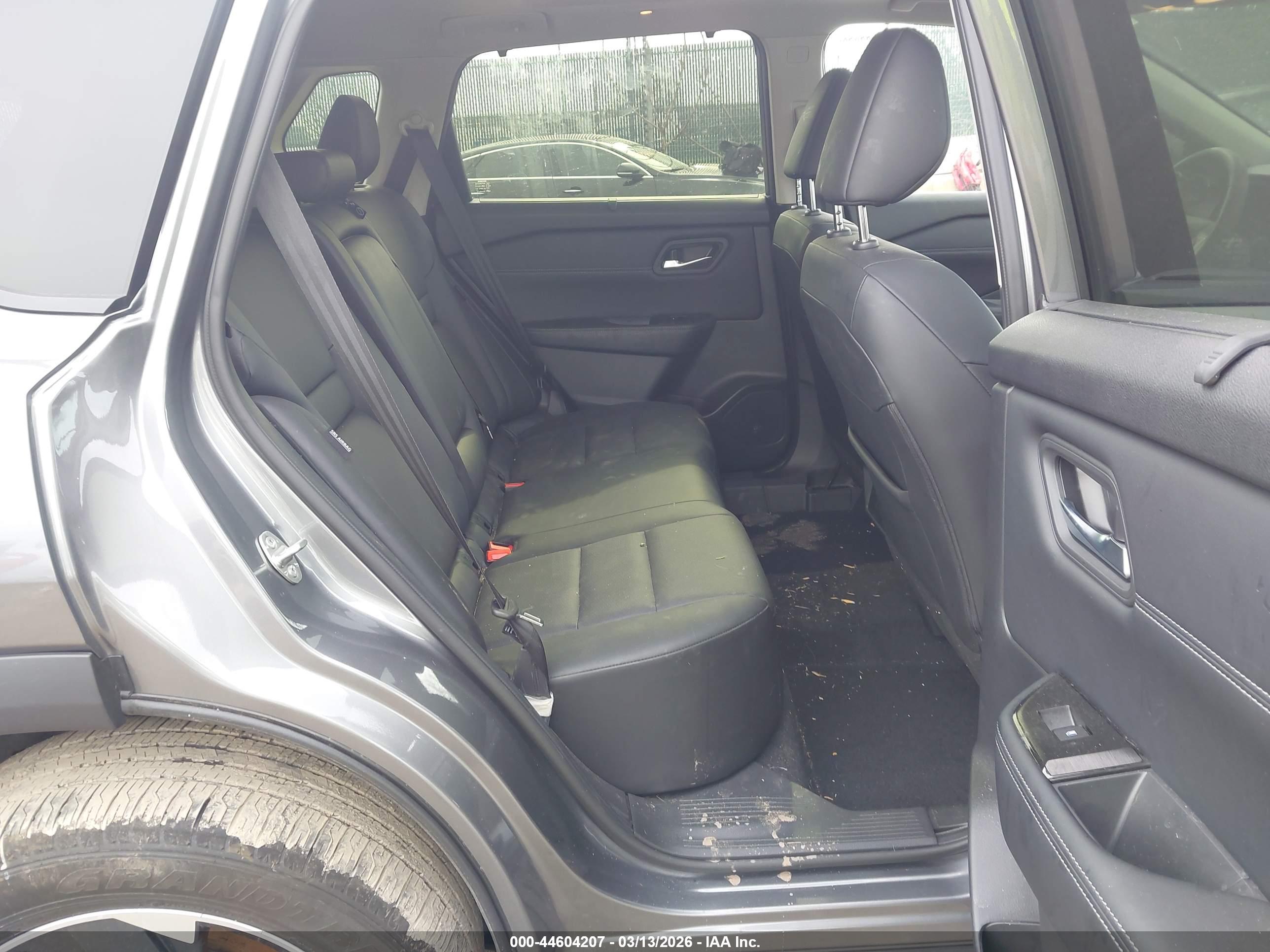 NISSAN ROGUE image 8