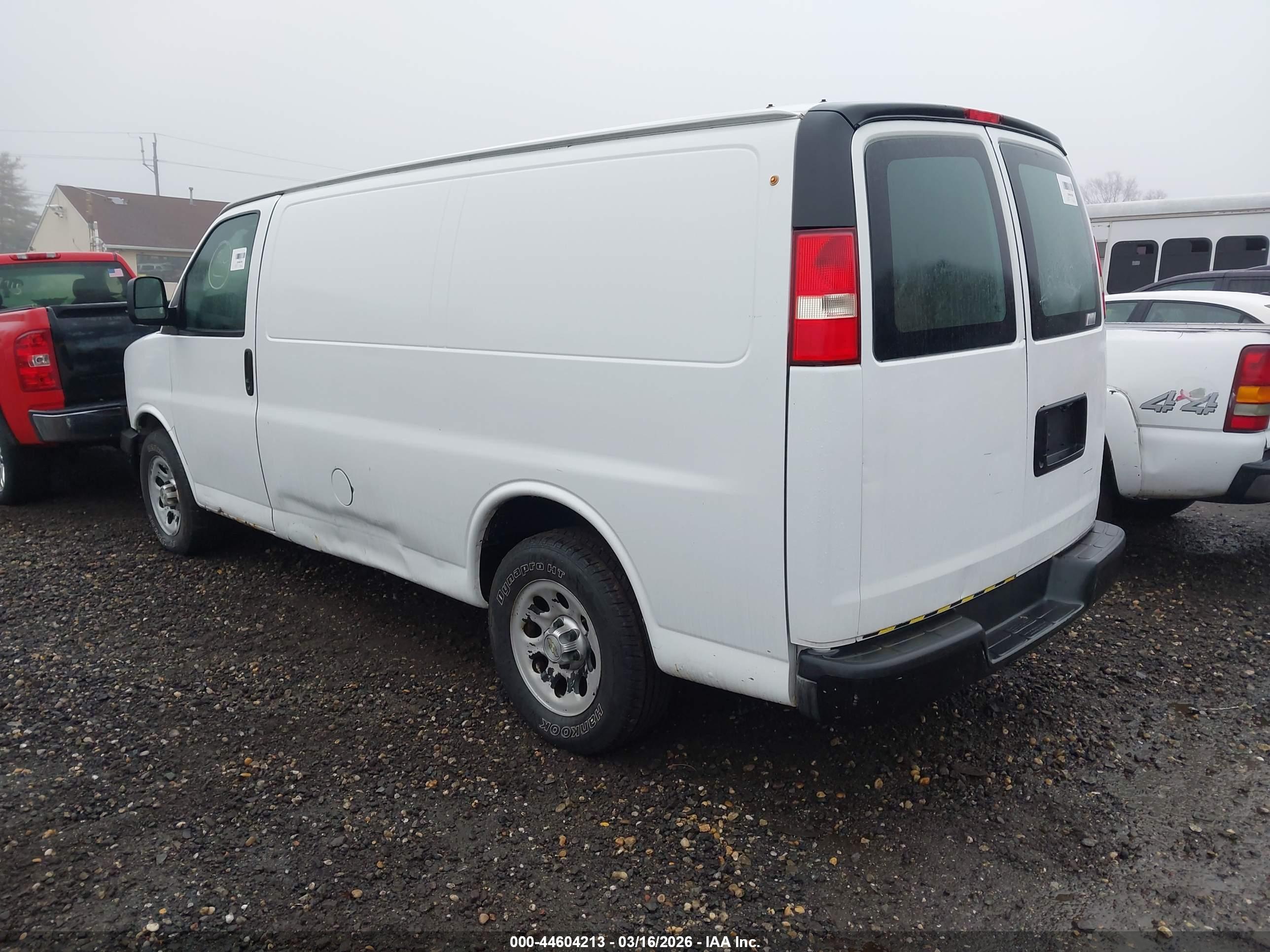 CHEVROLET EXPRESS image 3