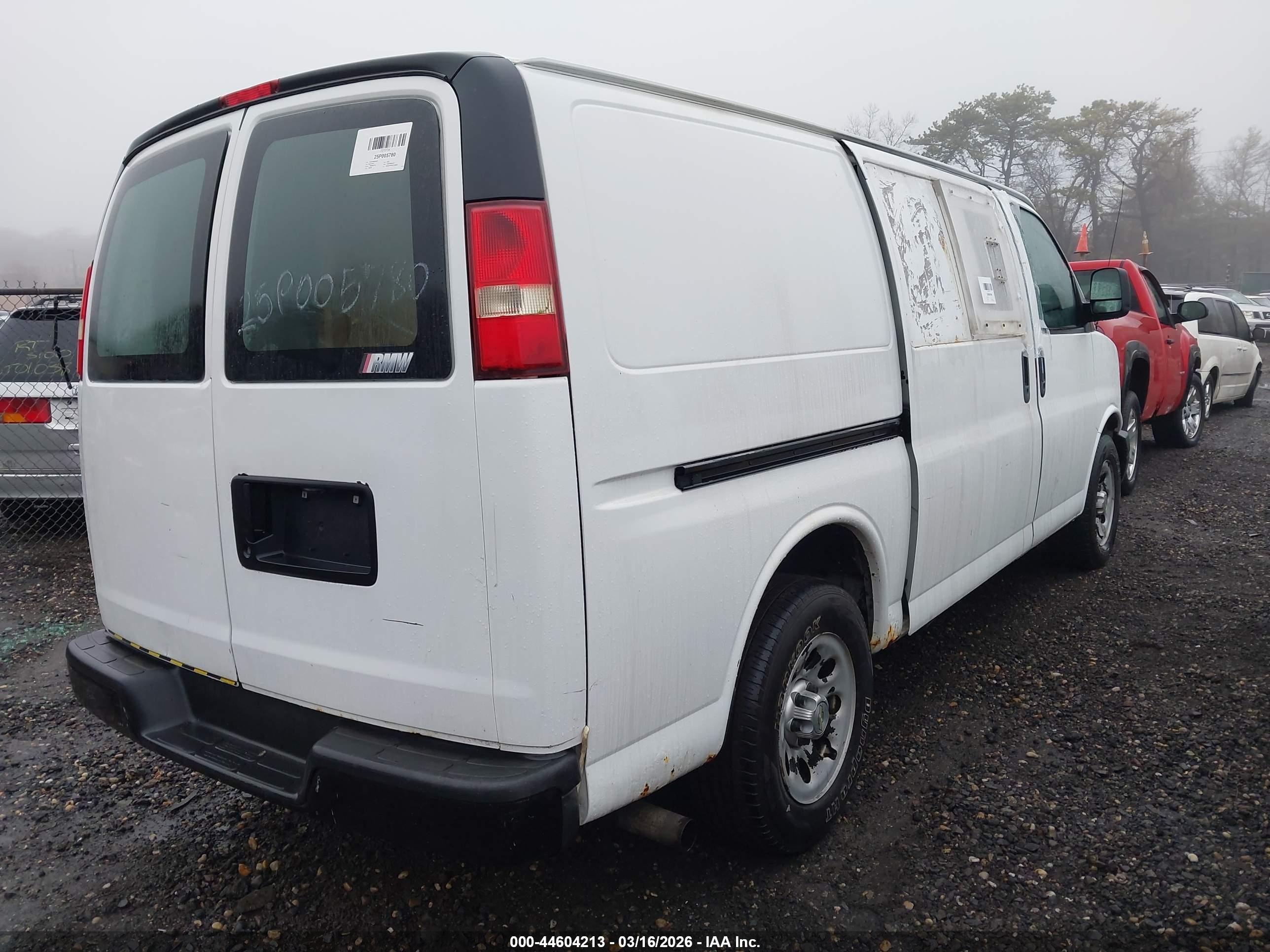CHEVROLET EXPRESS image 4