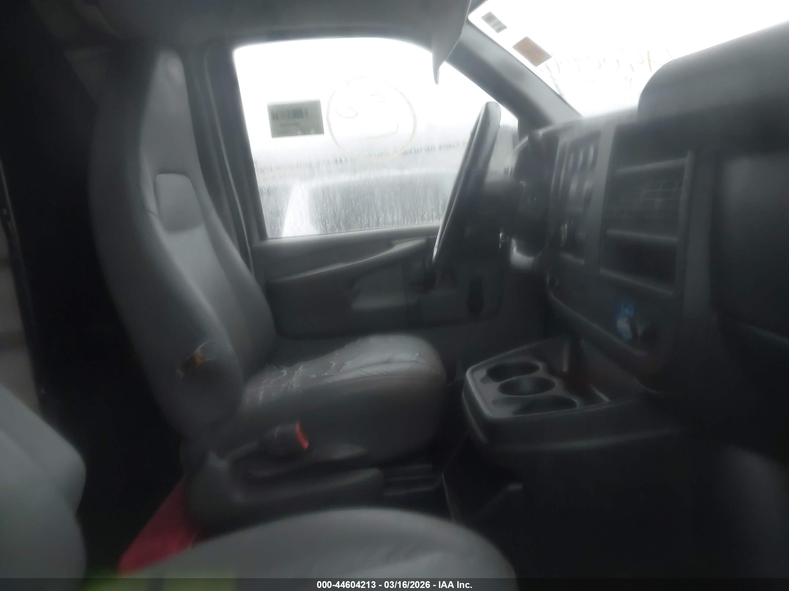 CHEVROLET EXPRESS image 5
