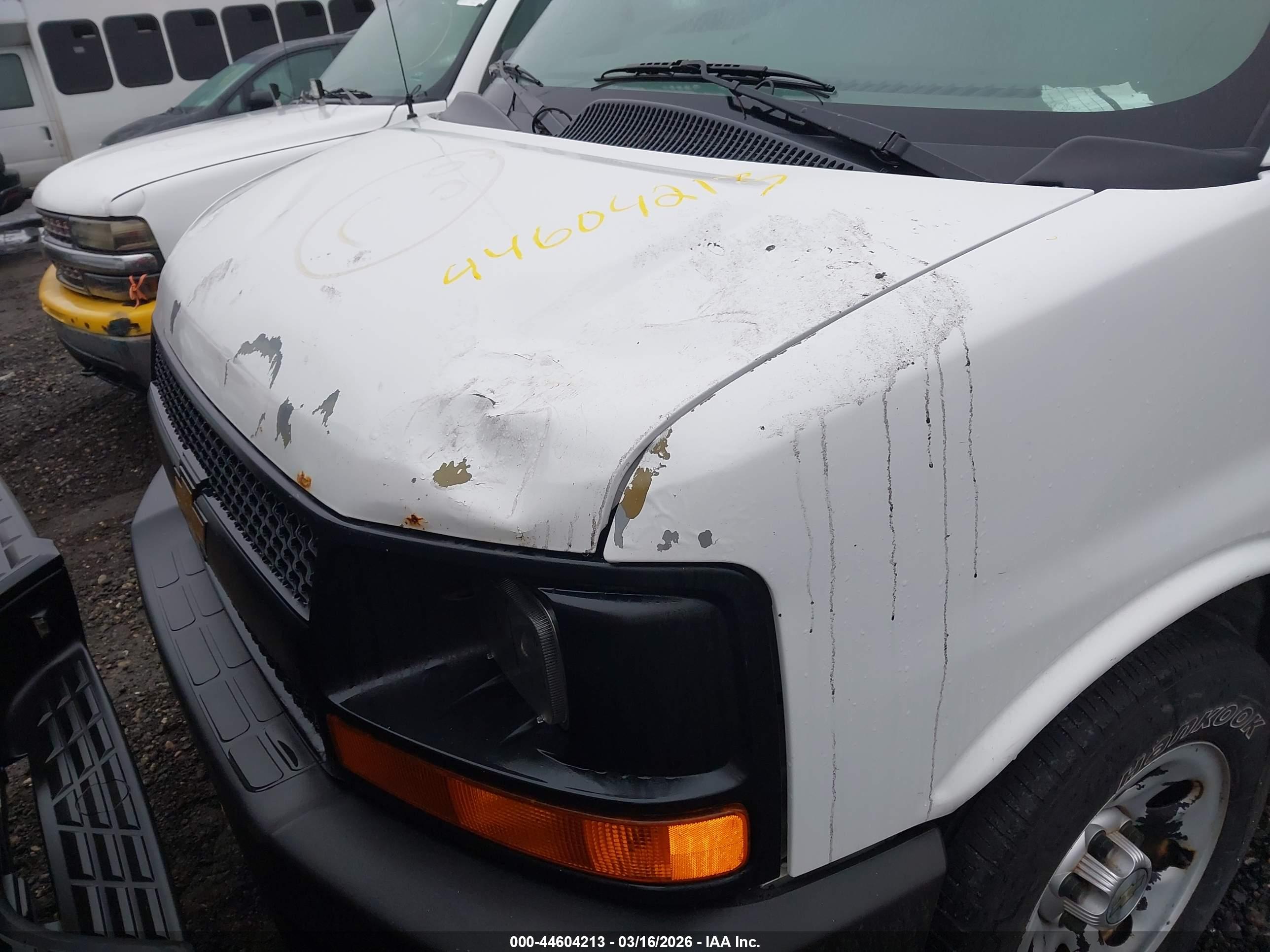 CHEVROLET EXPRESS image 6