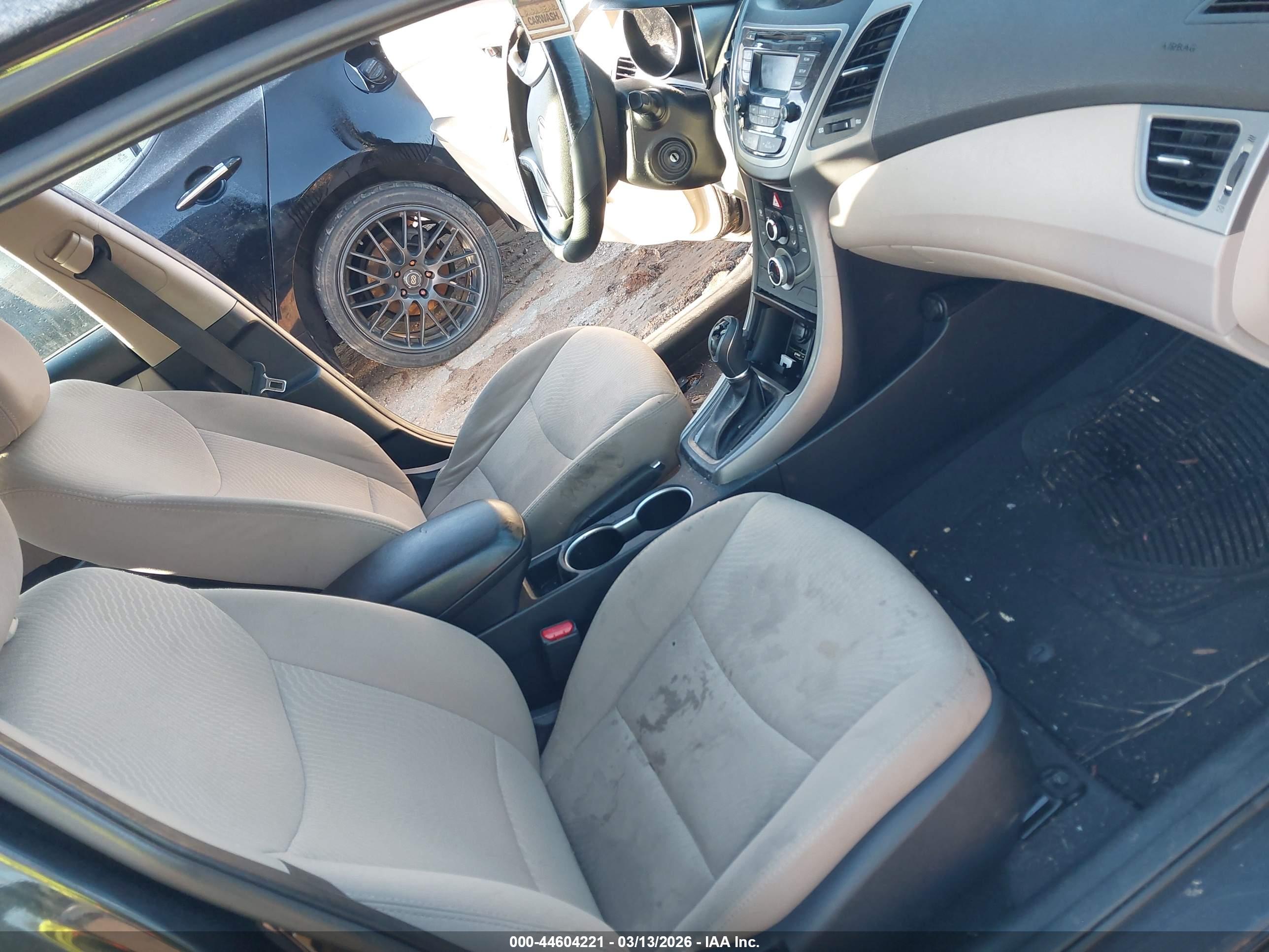 HYUNDAI ELANTRA image 5