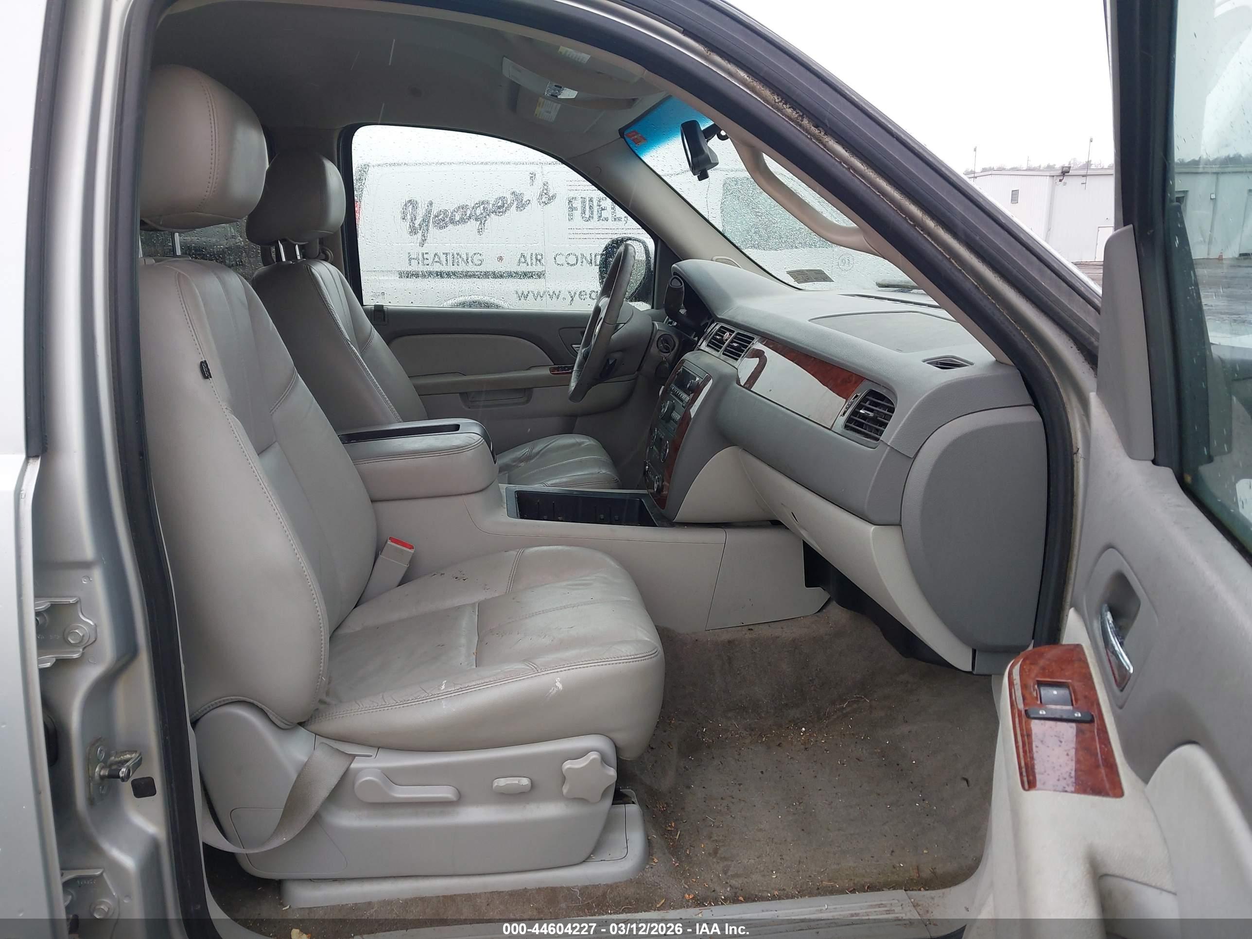 CHEVROLET TAHOE image 5