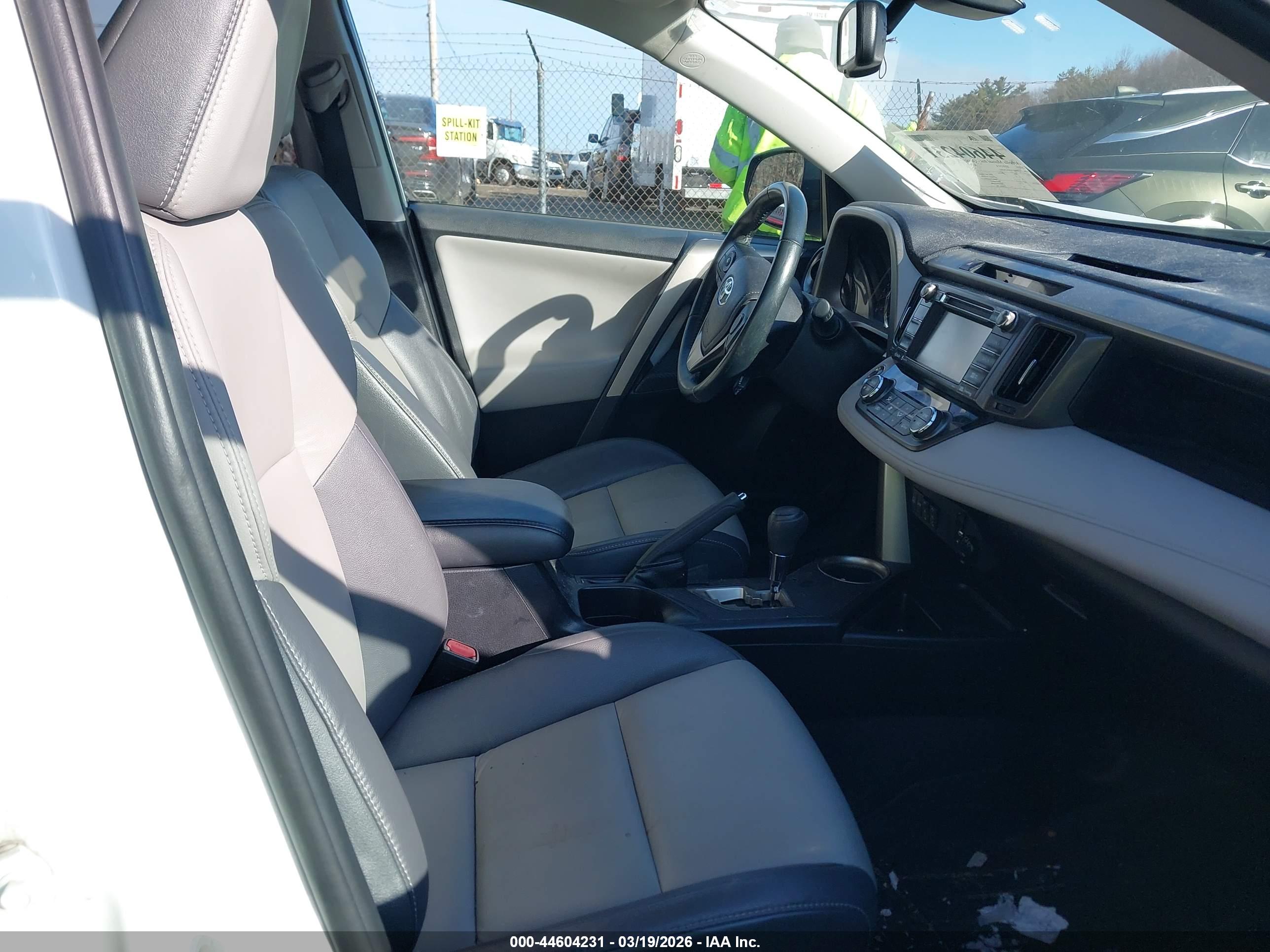 TOYOTA RAV4 image 5