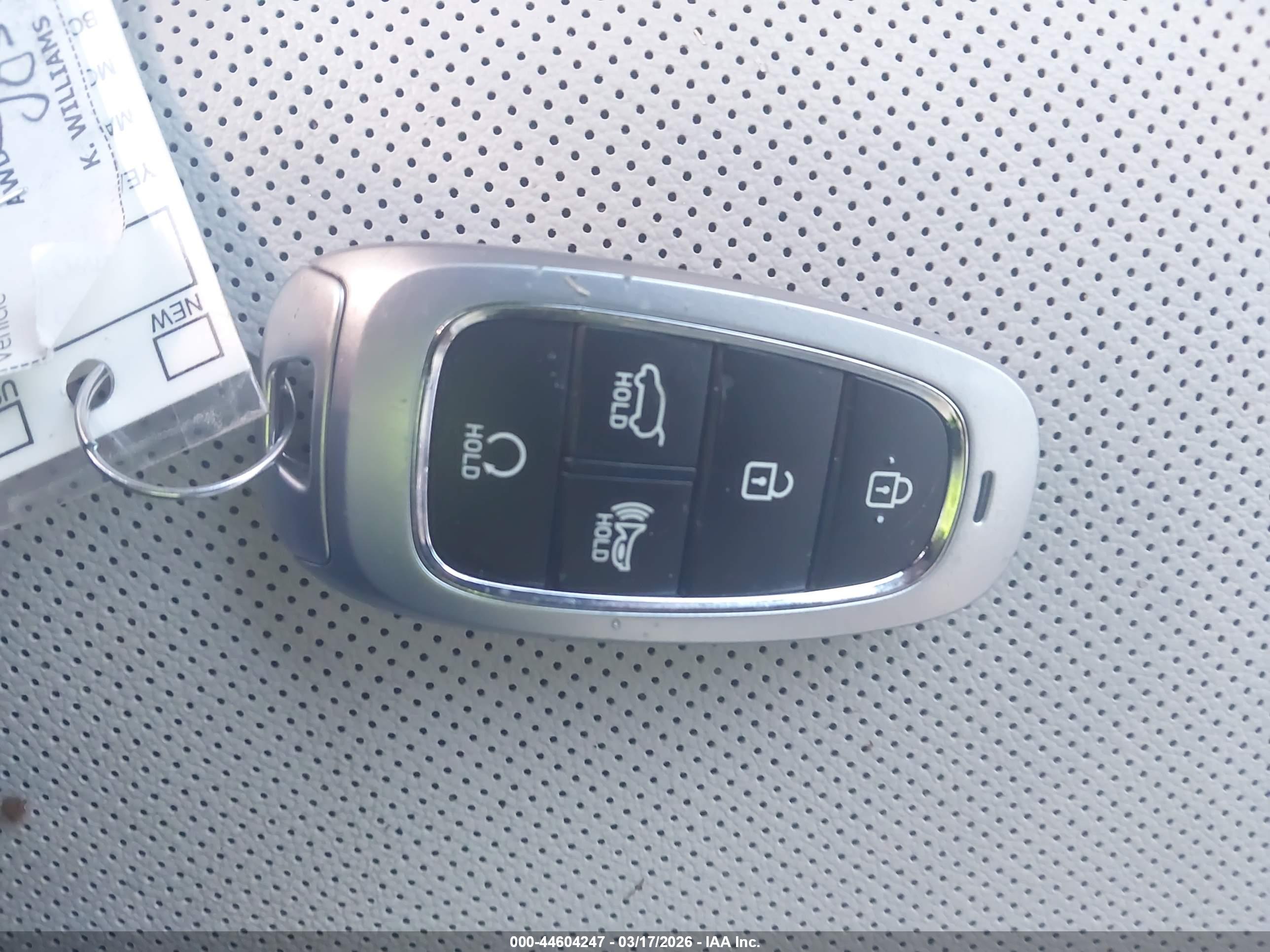 HYUNDAI TUCSON image 11