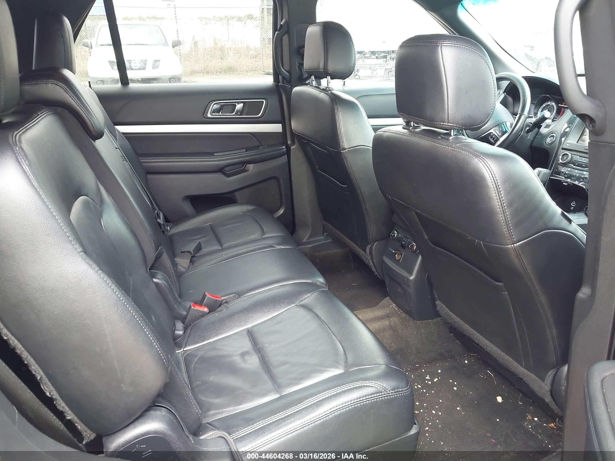 FORD EXPLORER image 8
