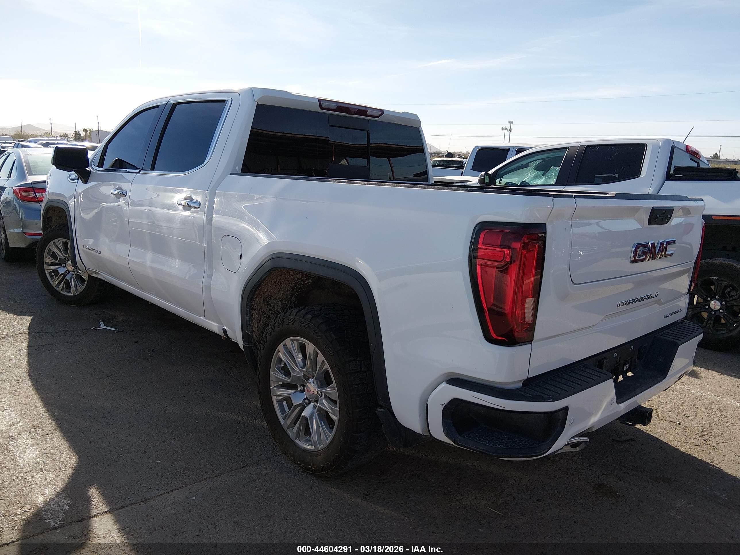 GMC SIERRA image 3