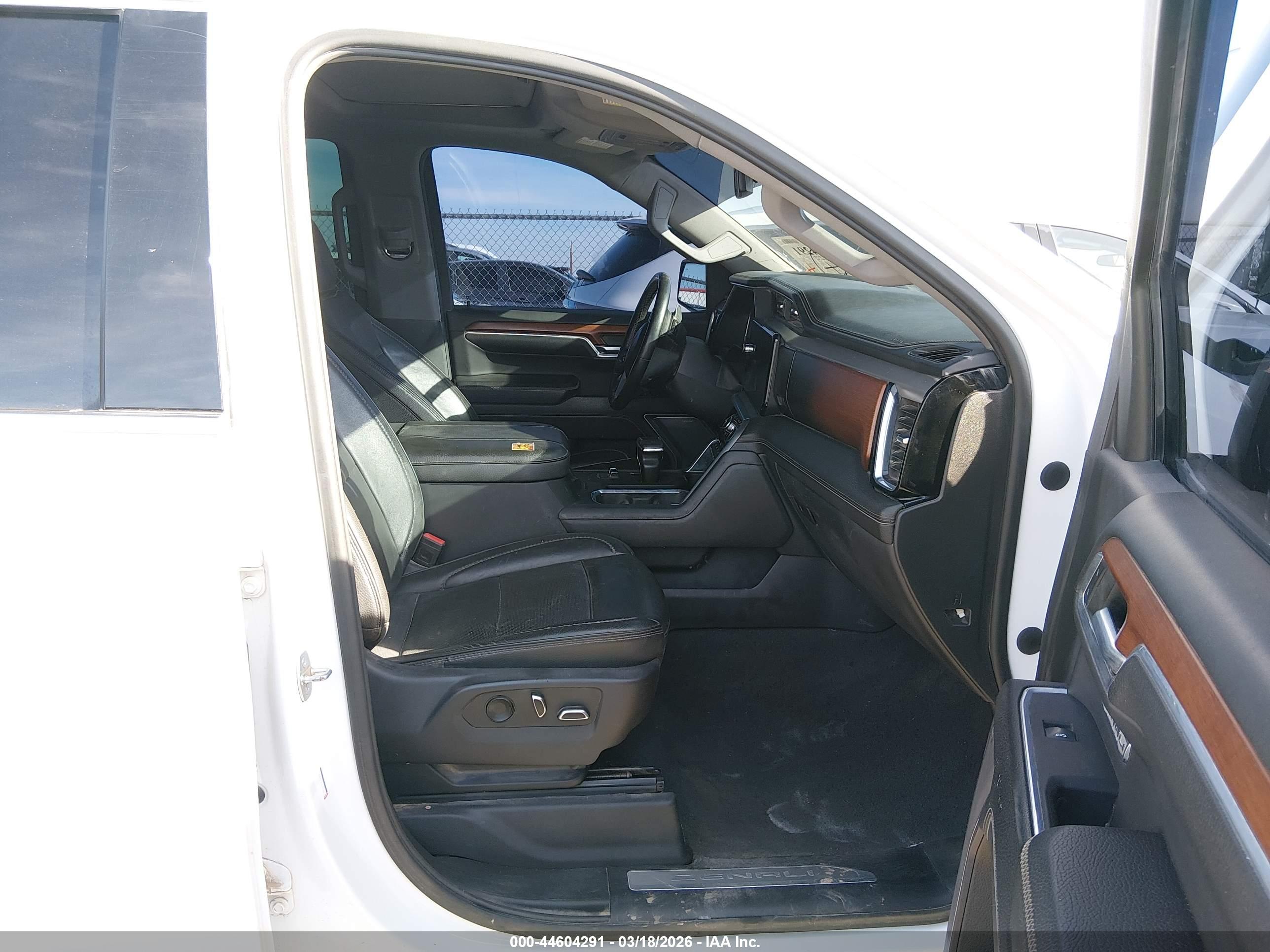 GMC SIERRA image 5