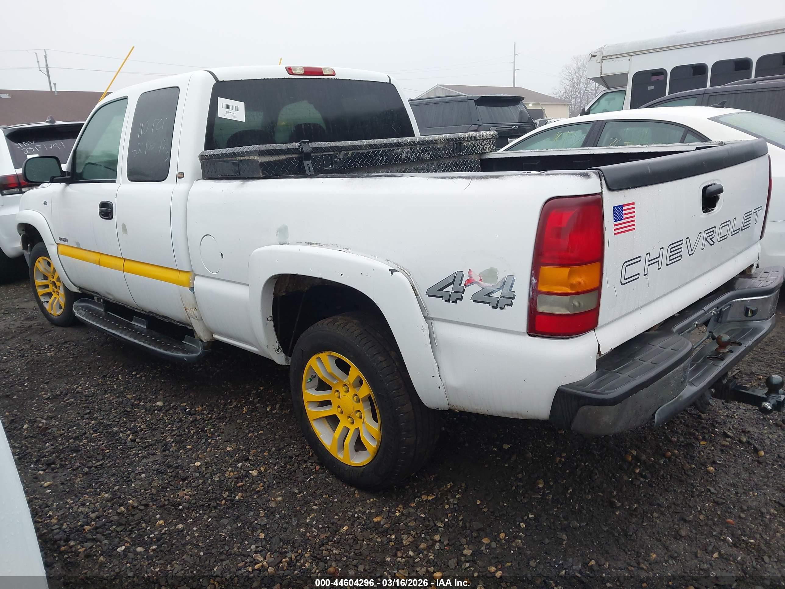 CHEVROLET SILVERADO image 3