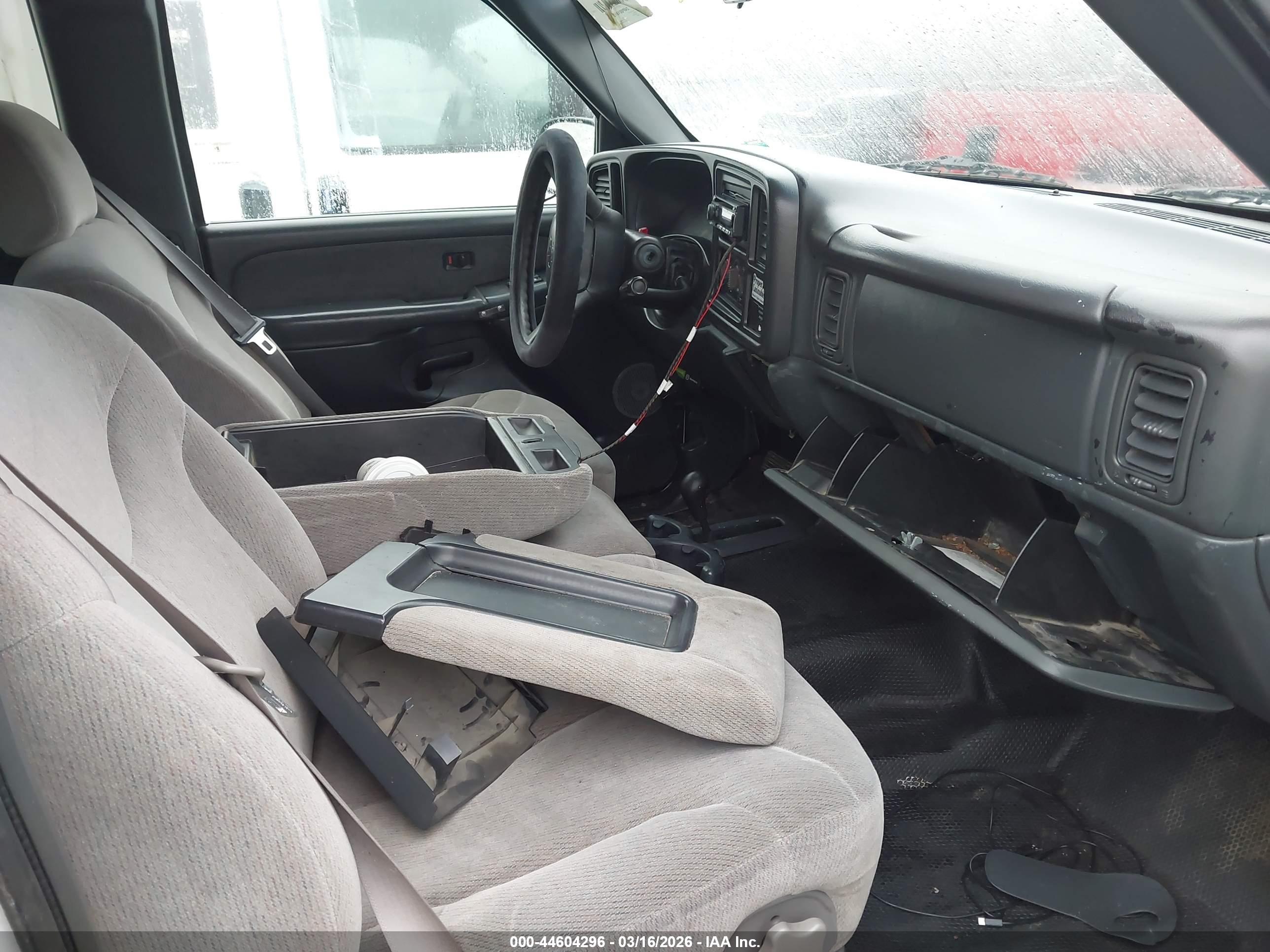 CHEVROLET SILVERADO image 5