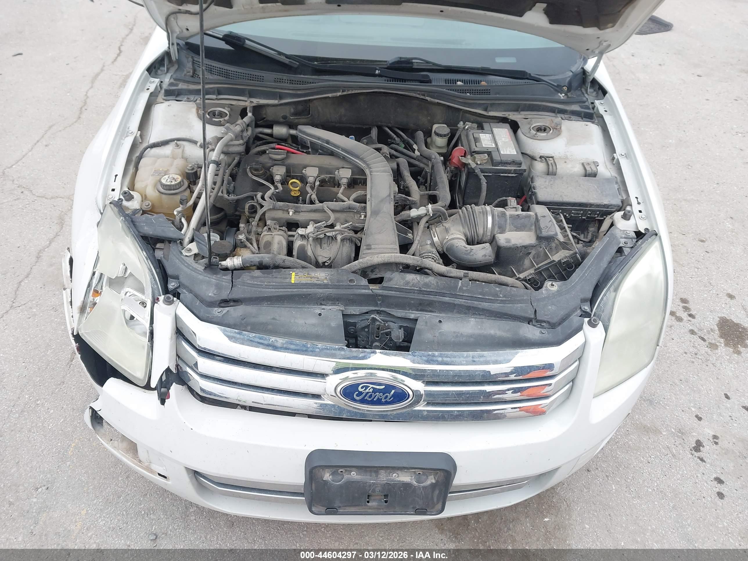 FORD FUSION image 10