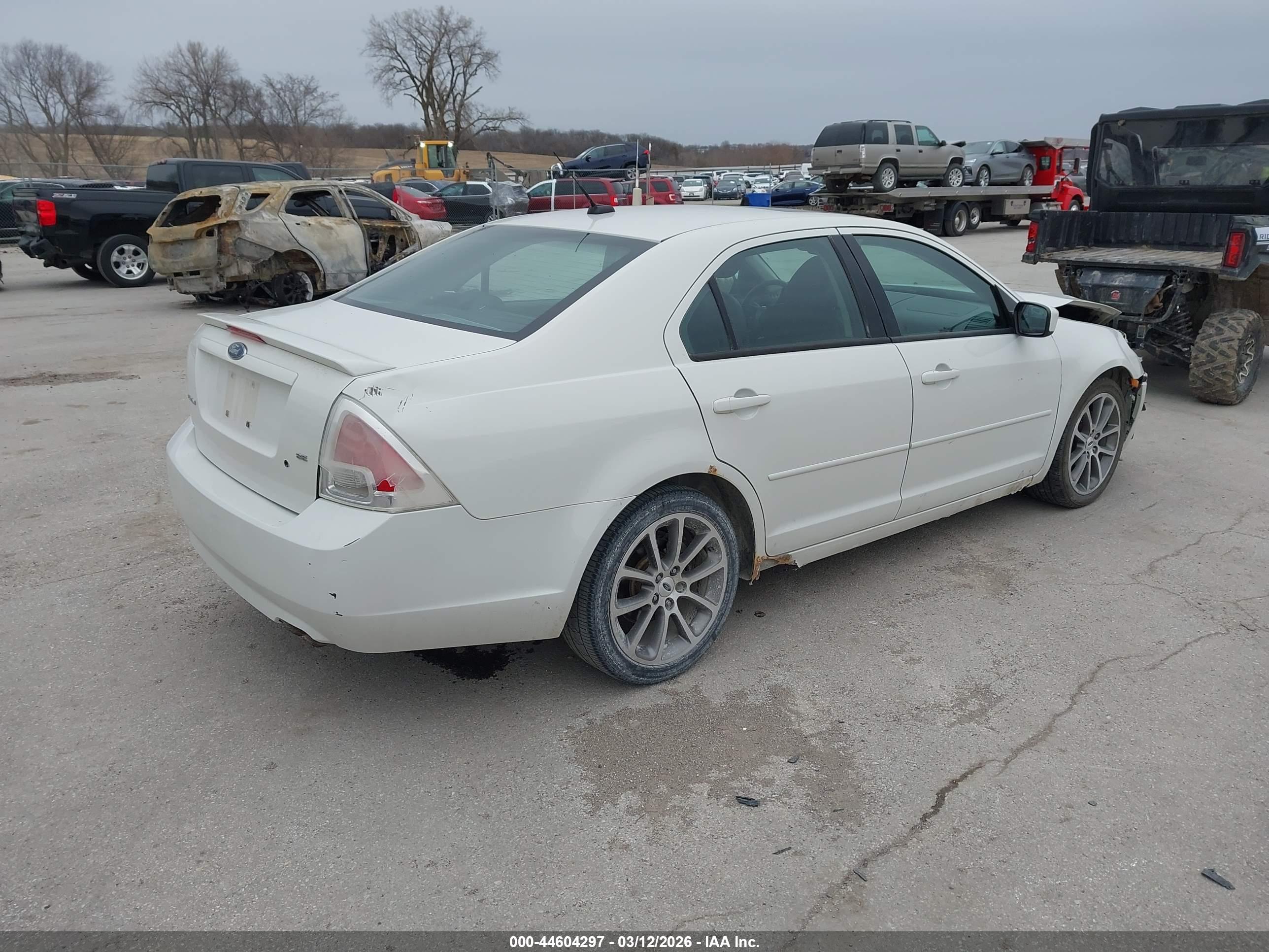 FORD FUSION image 4