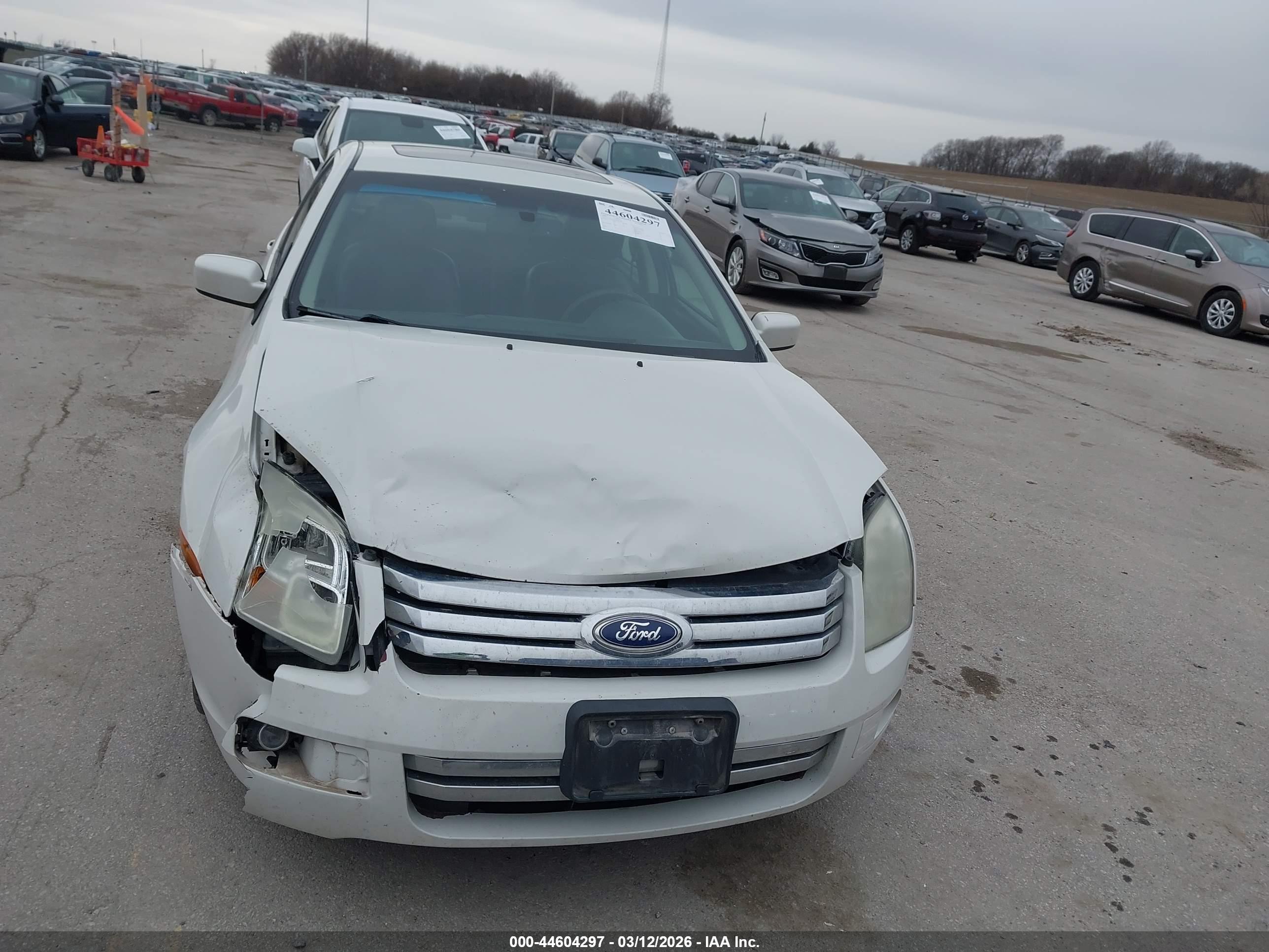 FORD FUSION image 6