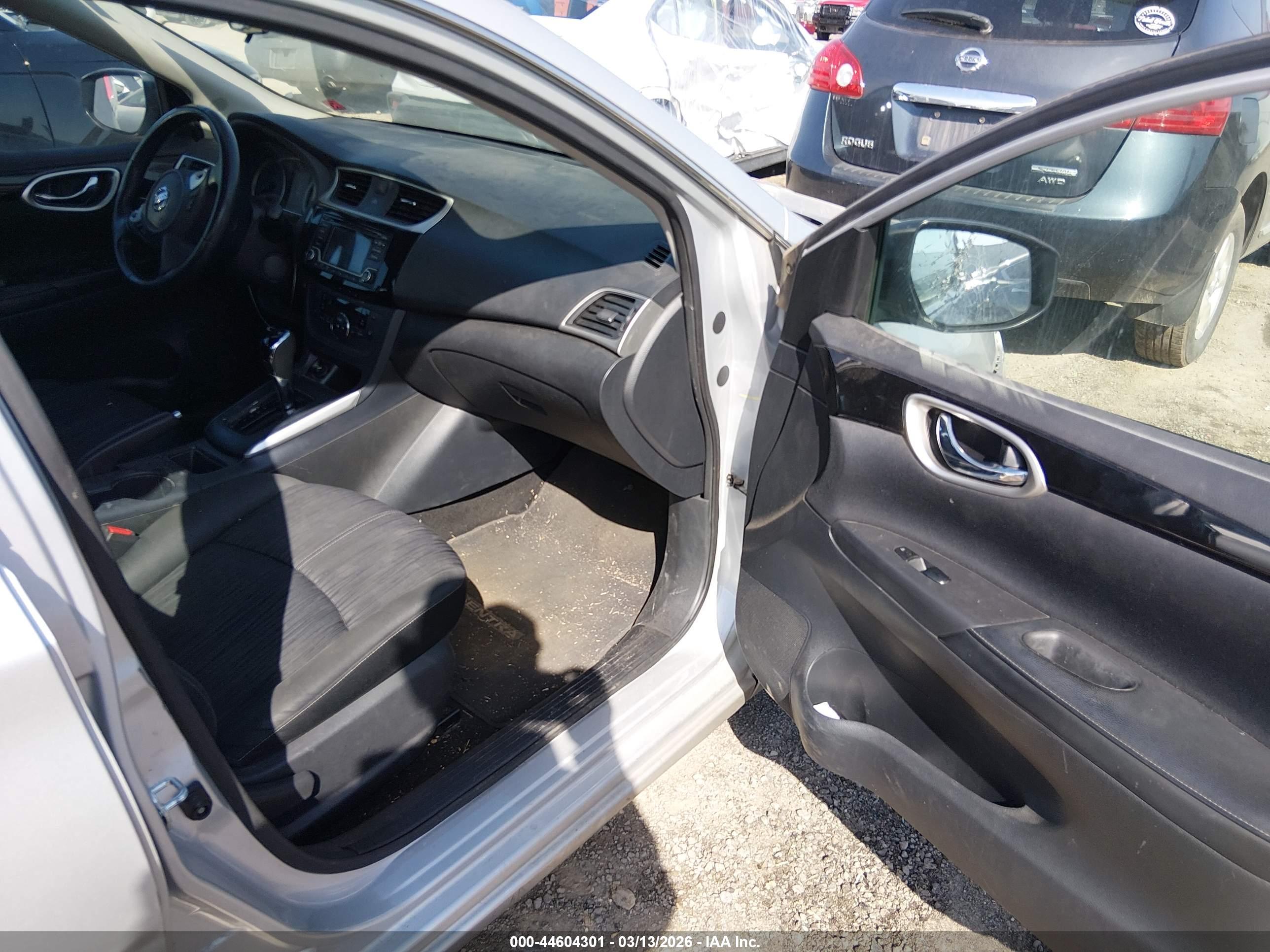 NISSAN SENTRA image 5