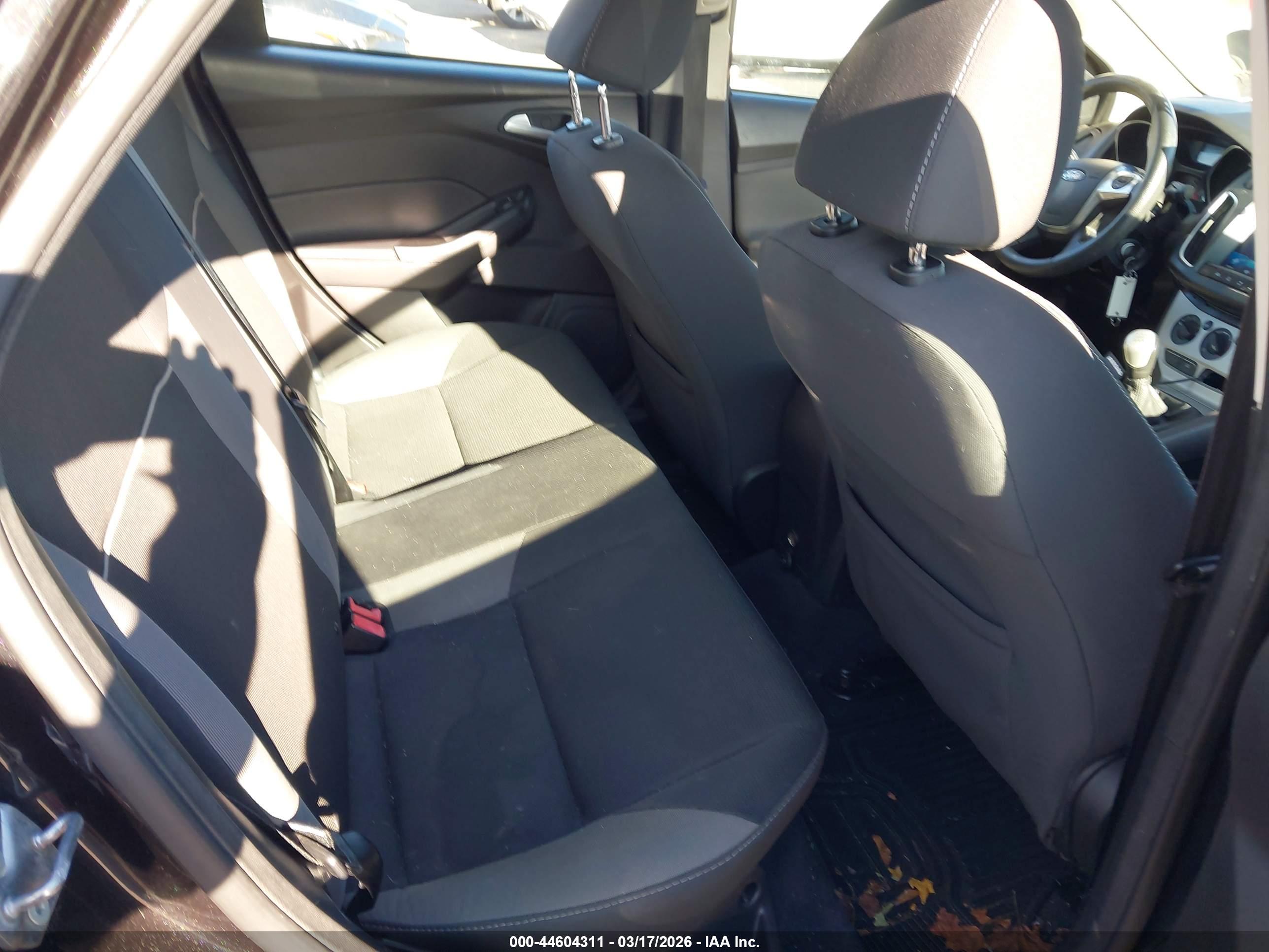 FORD FOCUS image 8