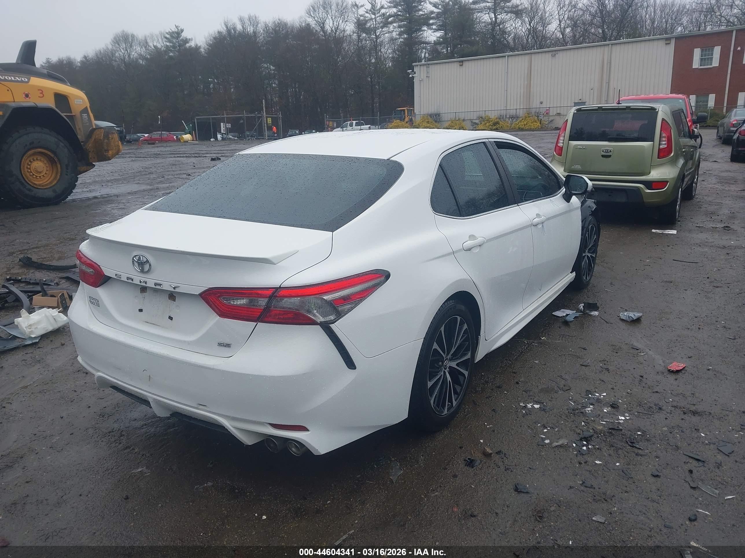 TOYOTA CAMRY image 4