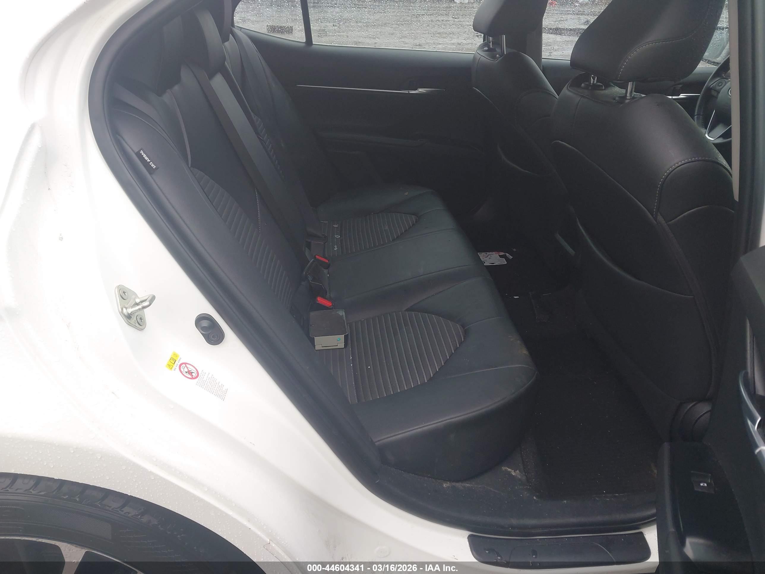 TOYOTA CAMRY image 8