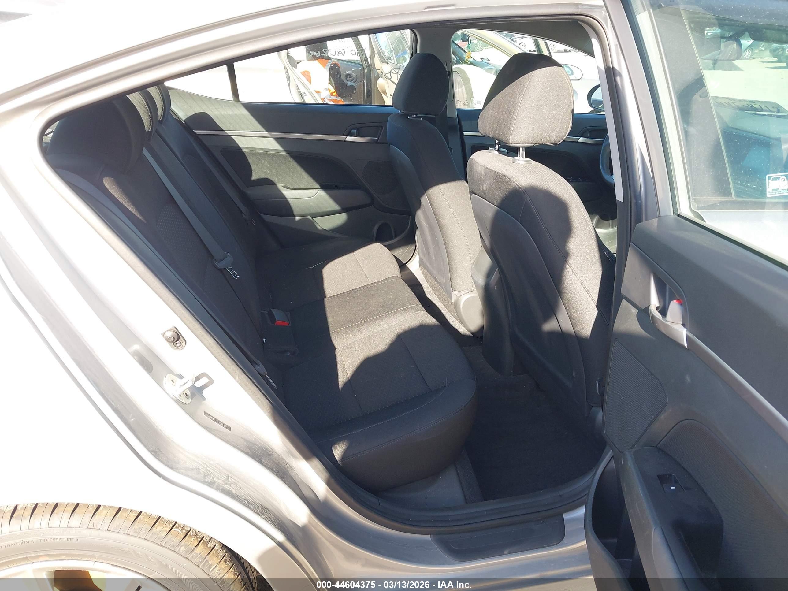 HYUNDAI ELANTRA image 8