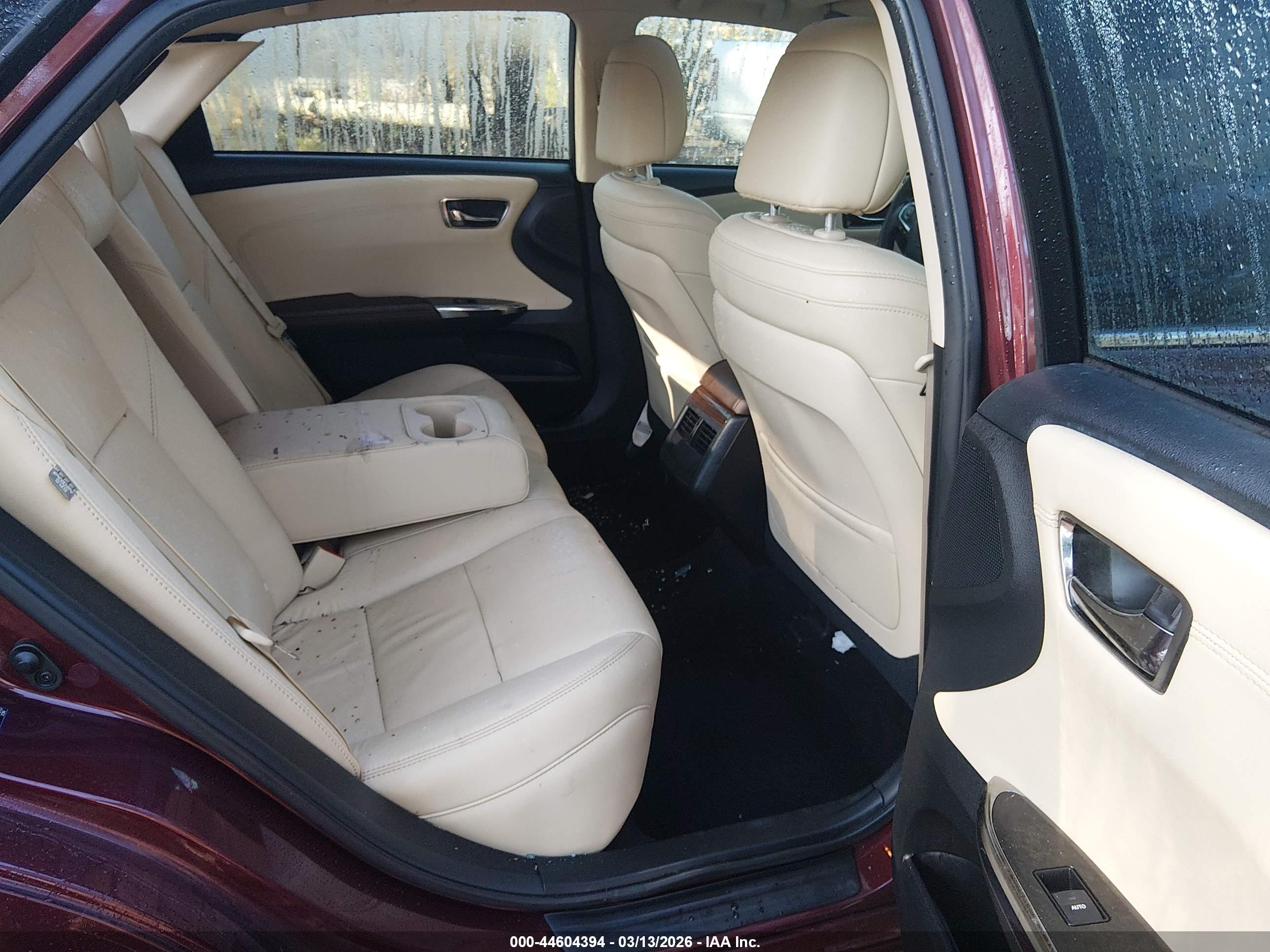 TOYOTA AVALON image 8