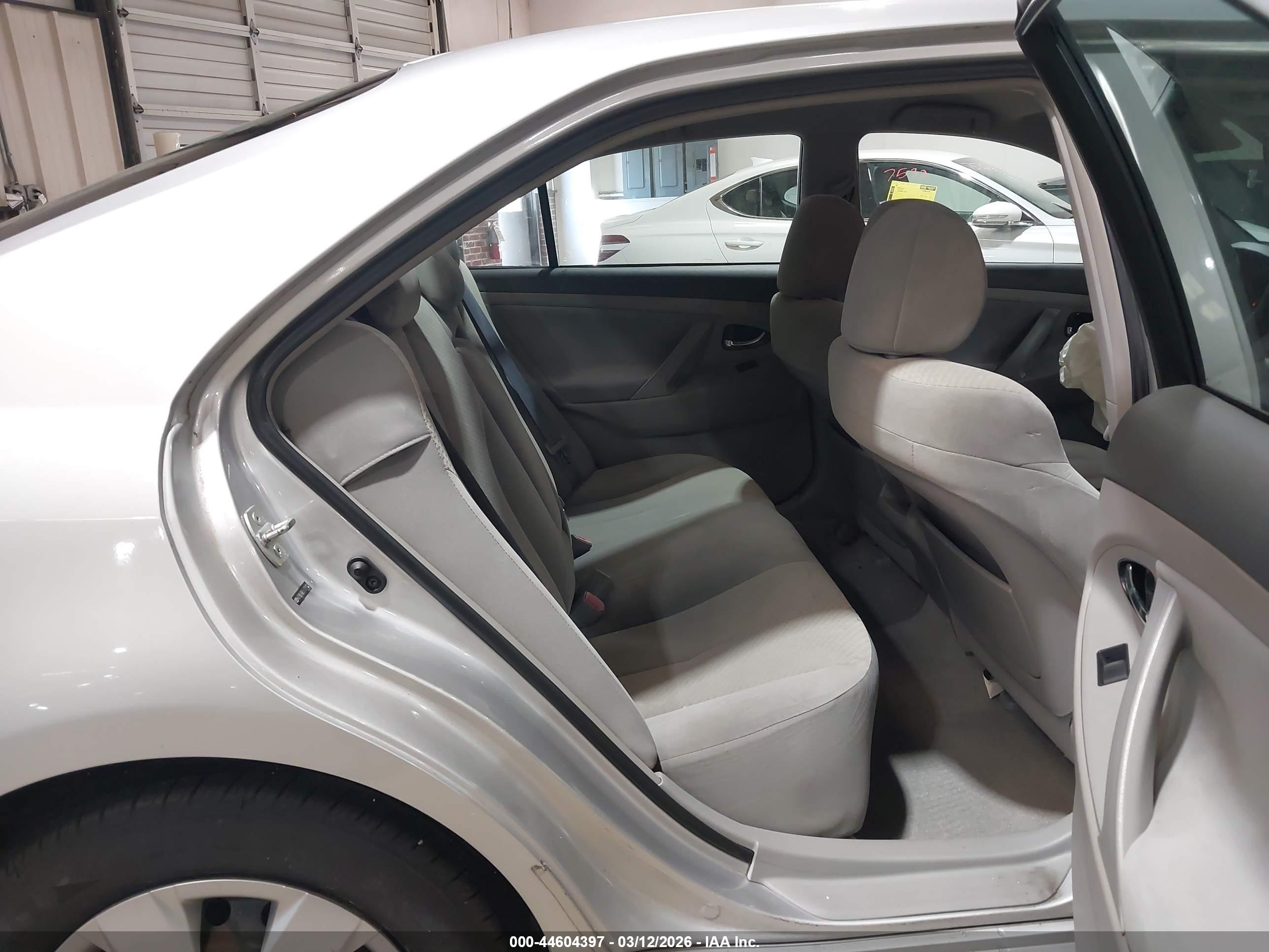 TOYOTA CAMRY image 8