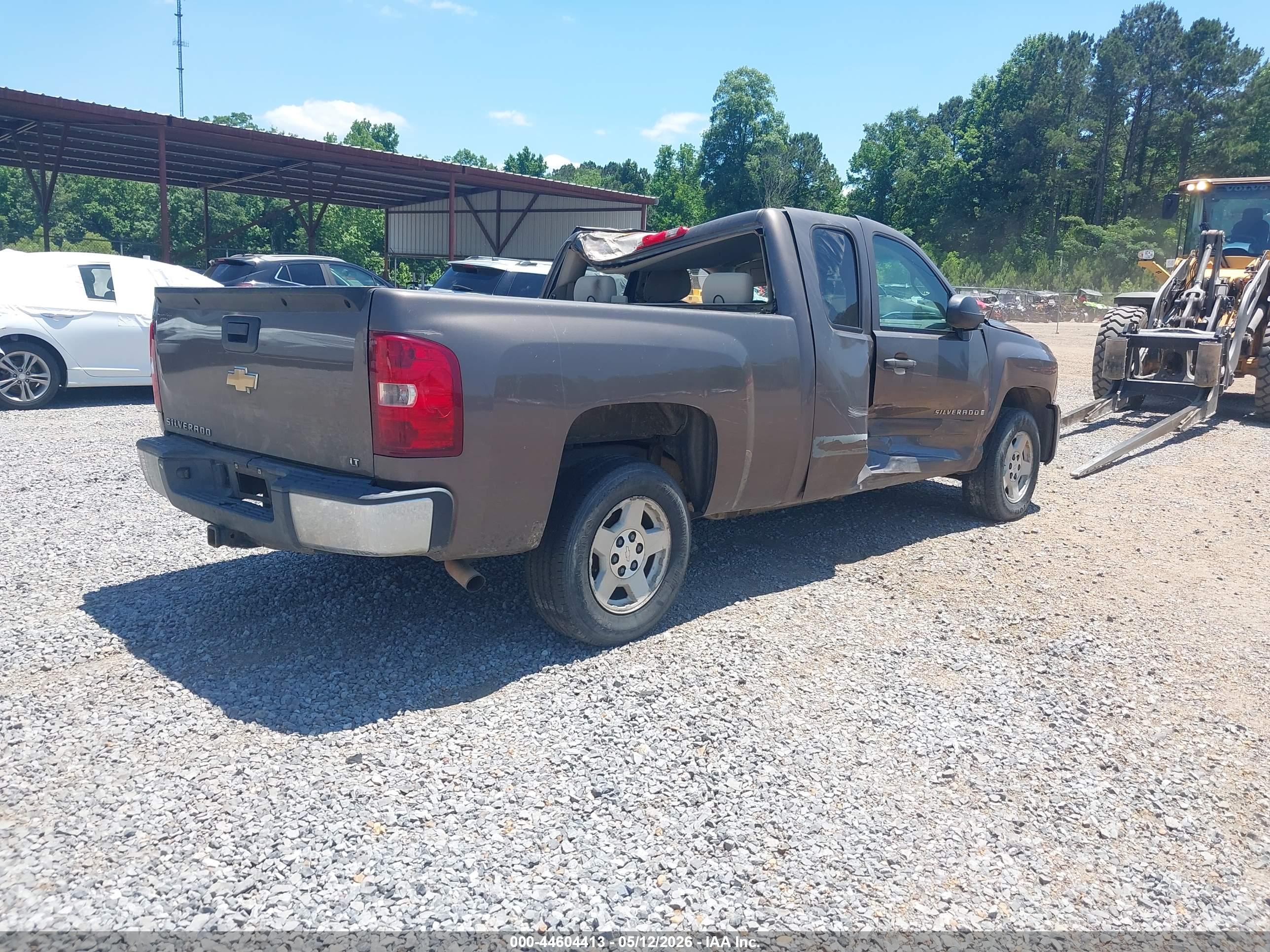 CHEVROLET SILVERADO image 4