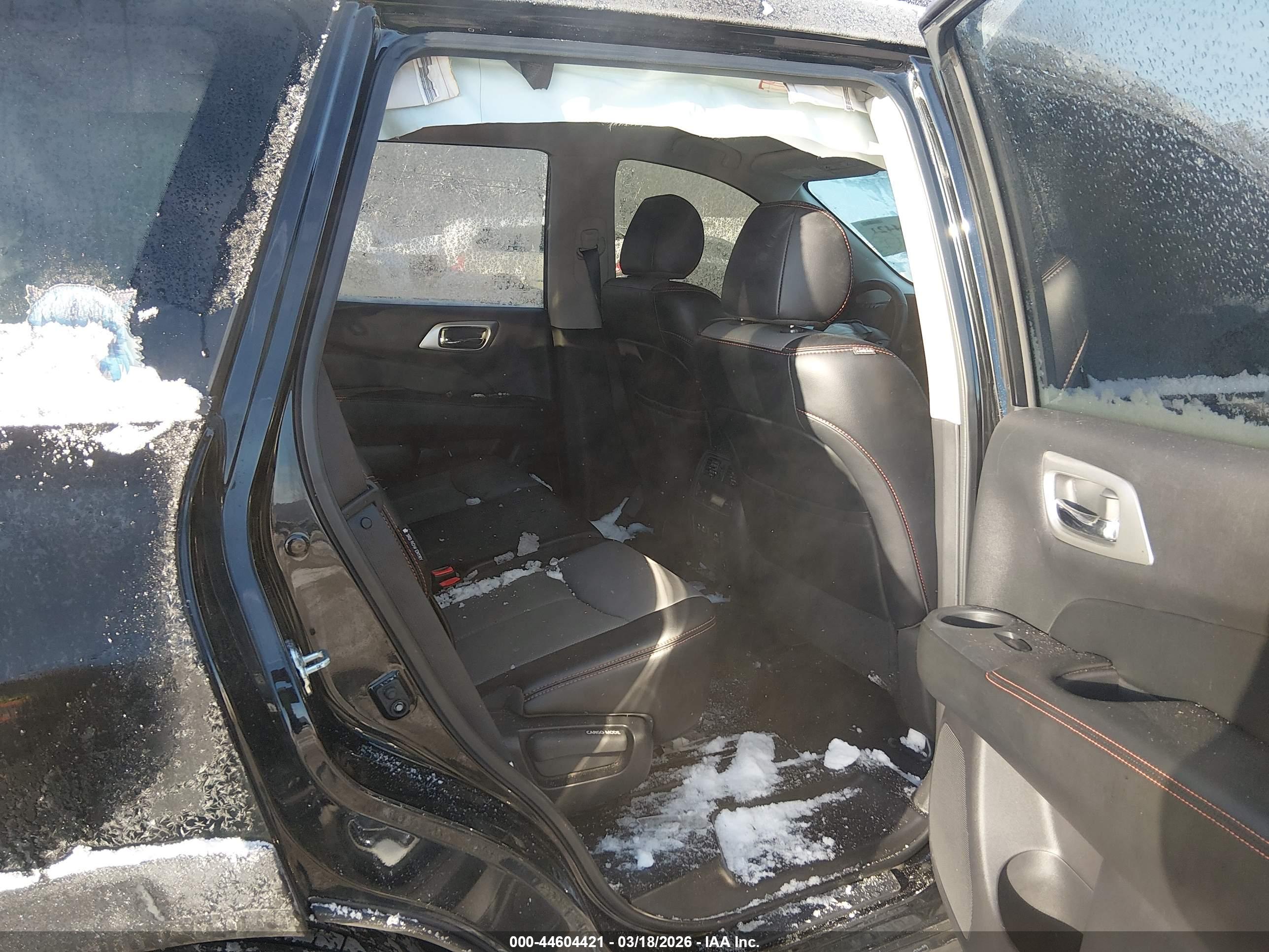 NISSAN PATHFINDER image 8