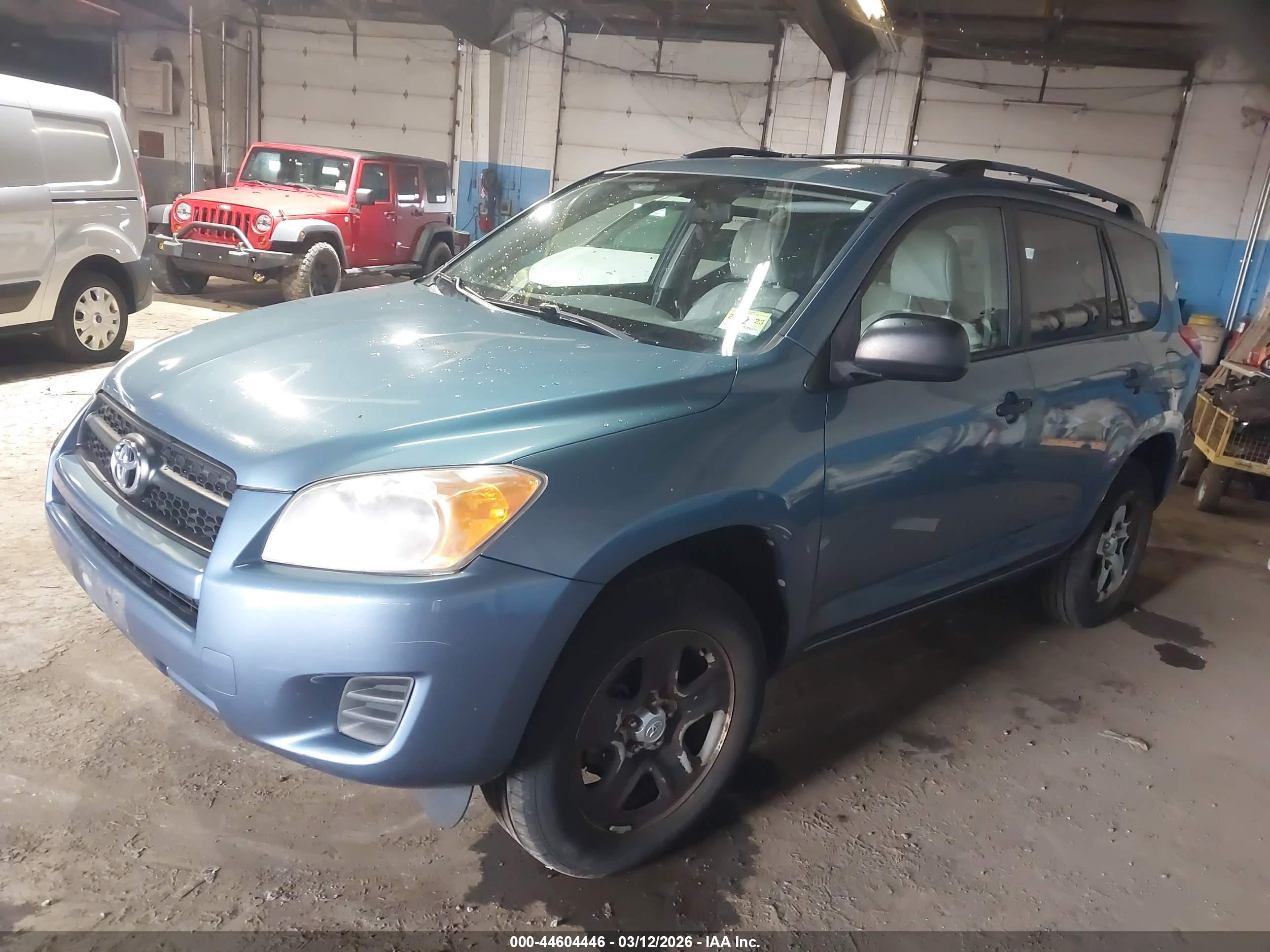 TOYOTA RAV4 image 2