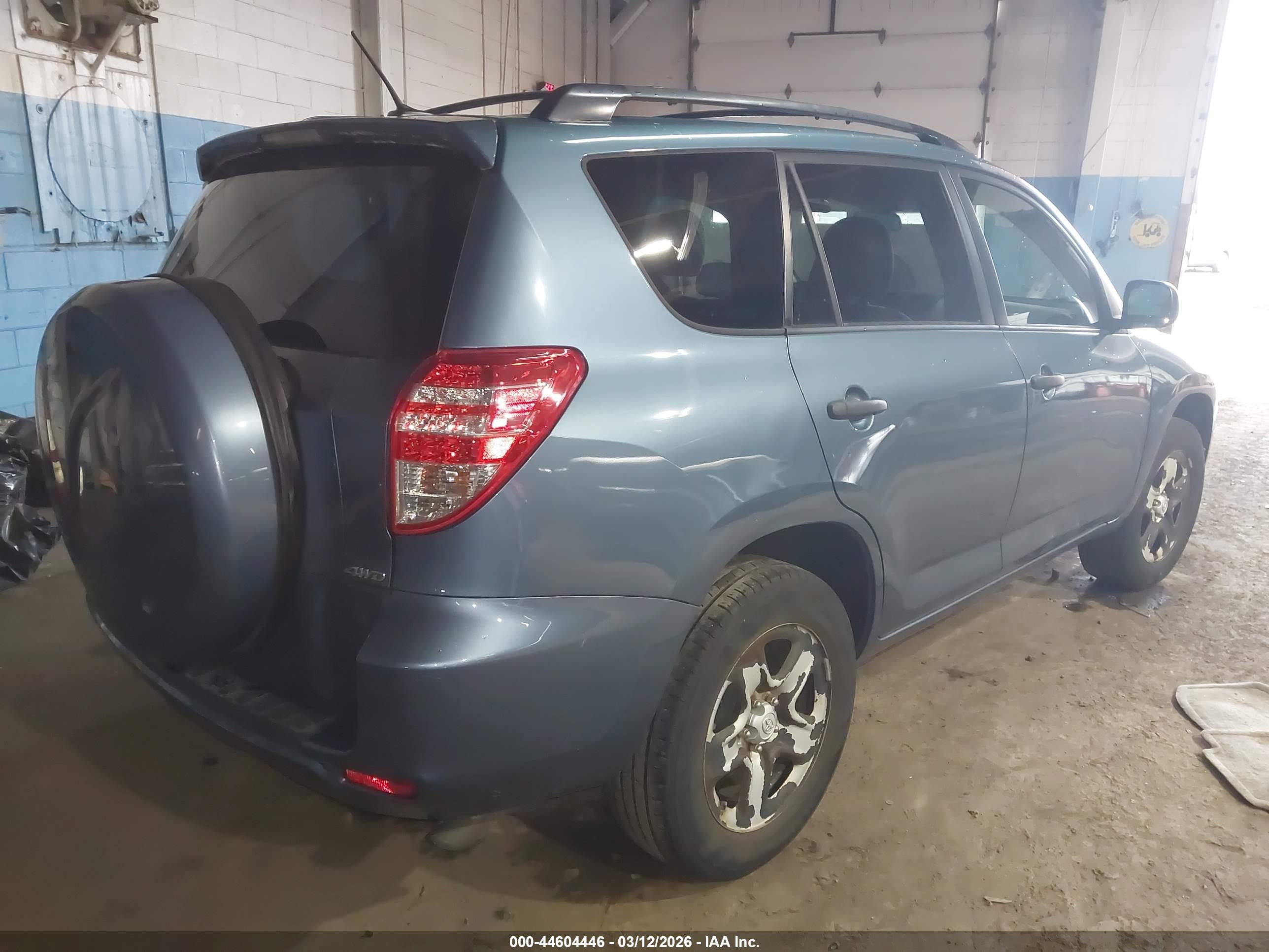 TOYOTA RAV4 image 4