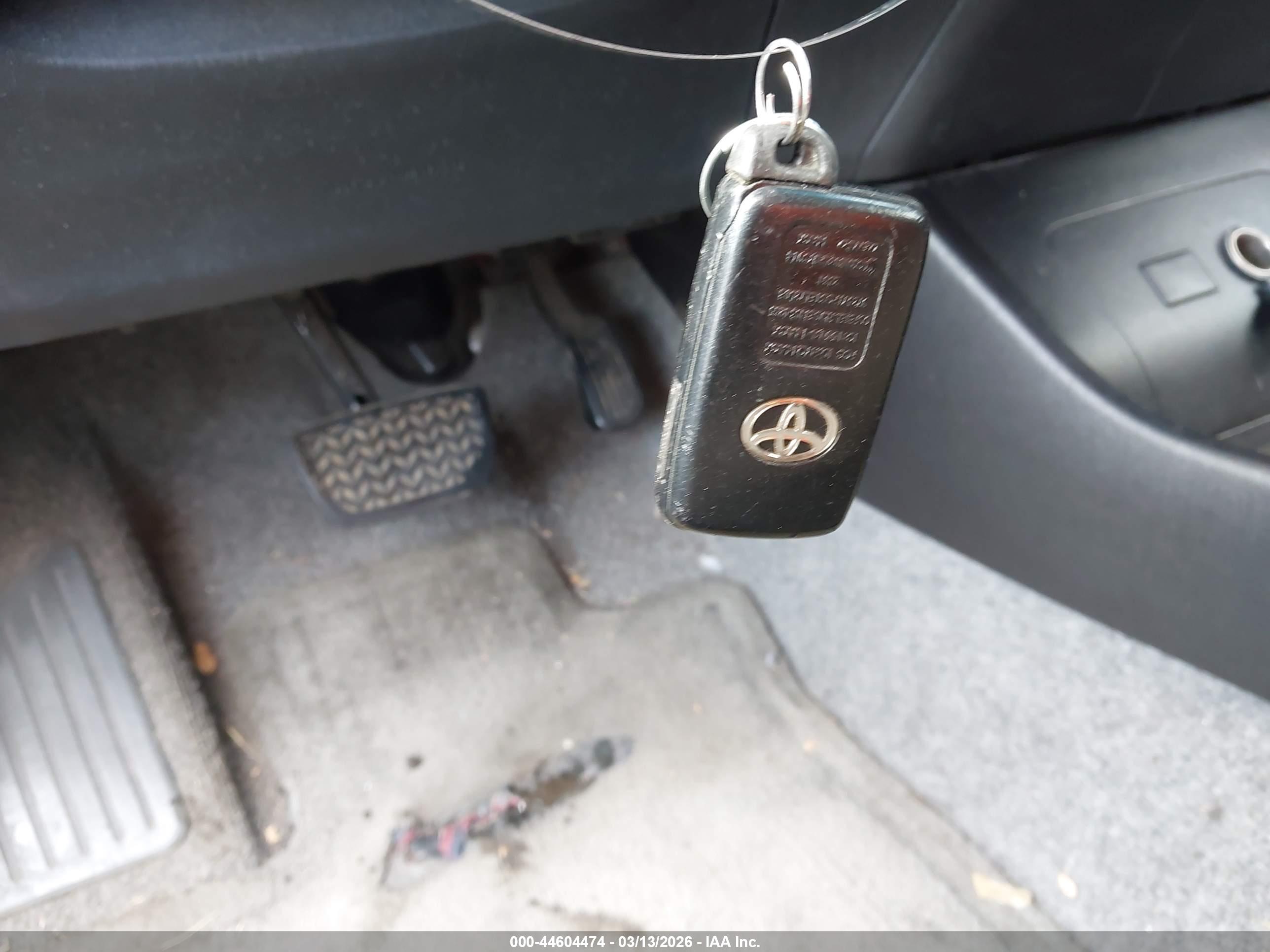 TOYOTA PRIUS image 11