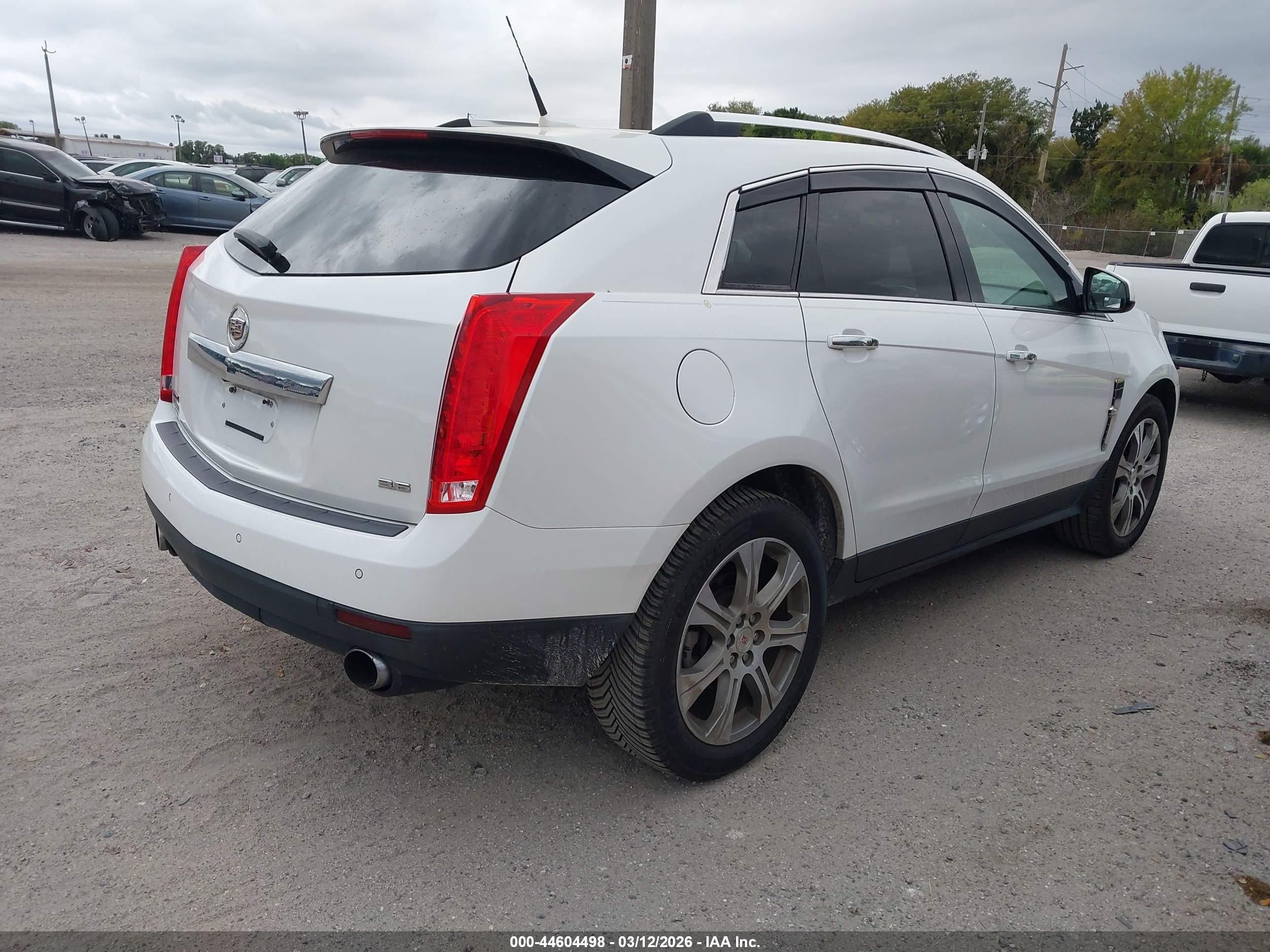 CADILLAC SRX image 4