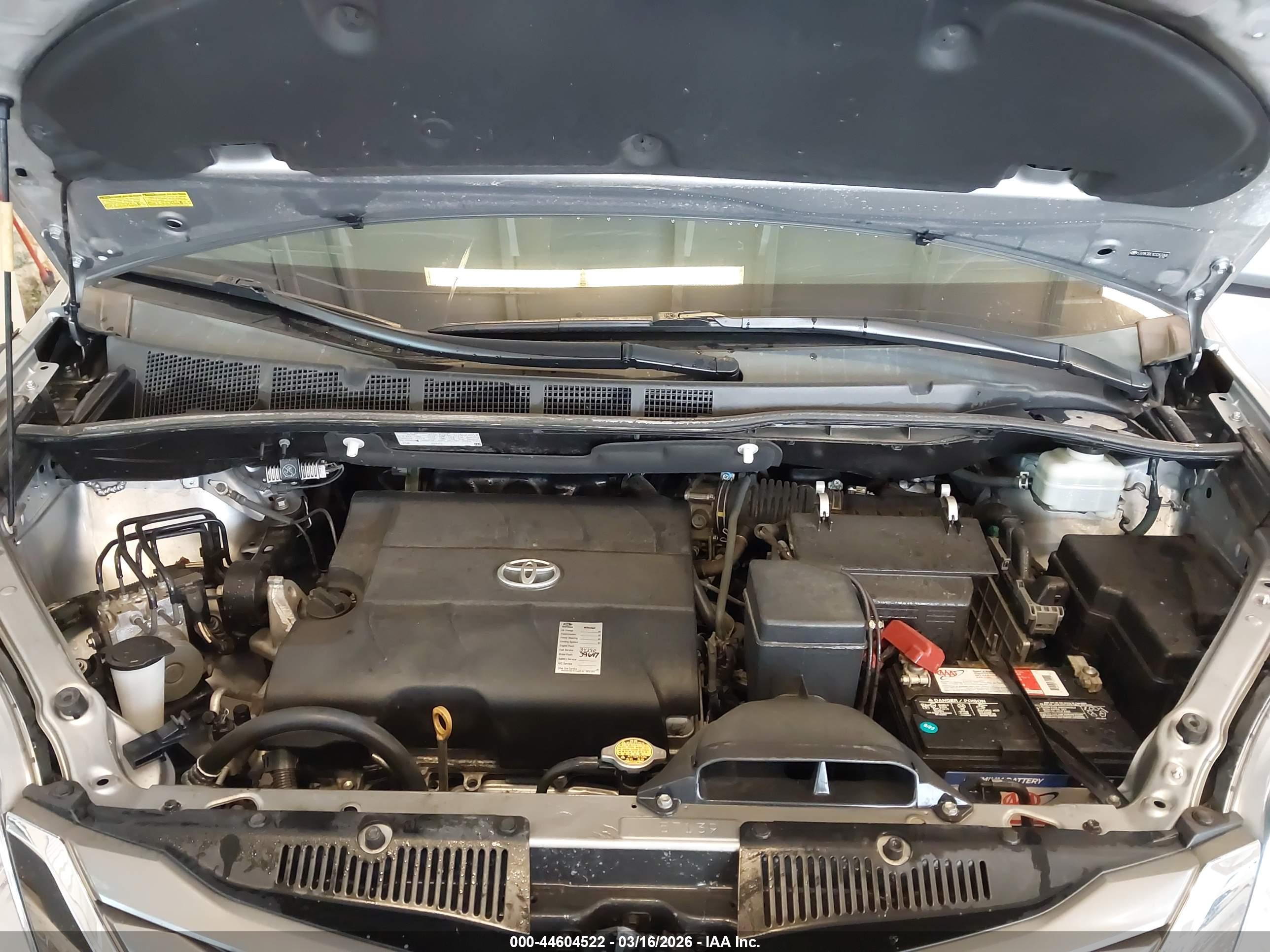 TOYOTA SIENNA image 10
