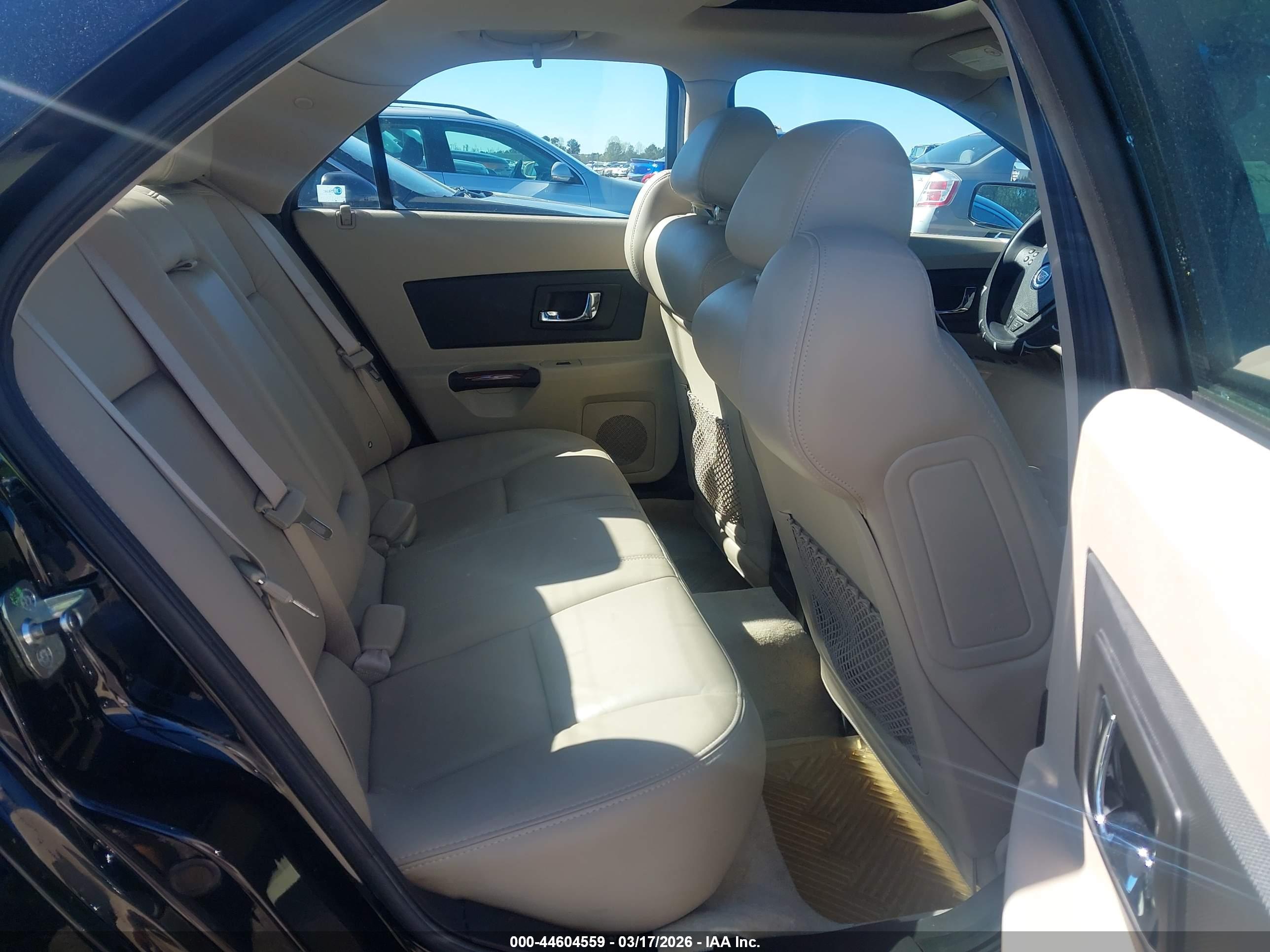 CADILLAC CTS image 8