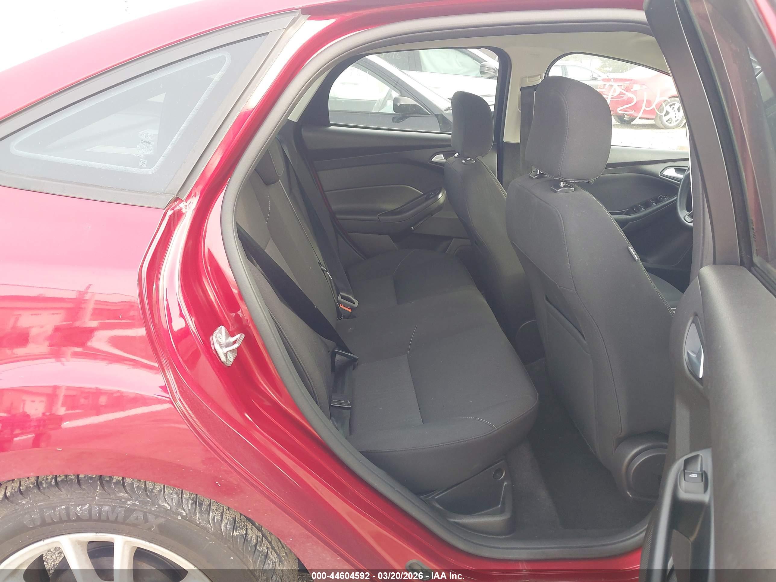FORD FOCUS image 8