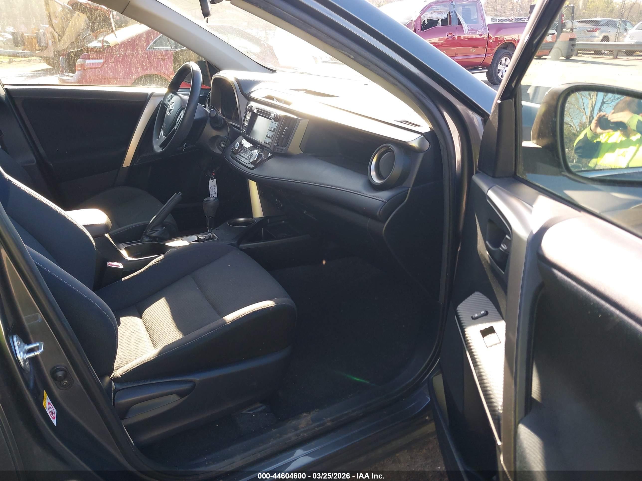 TOYOTA RAV4 image 5