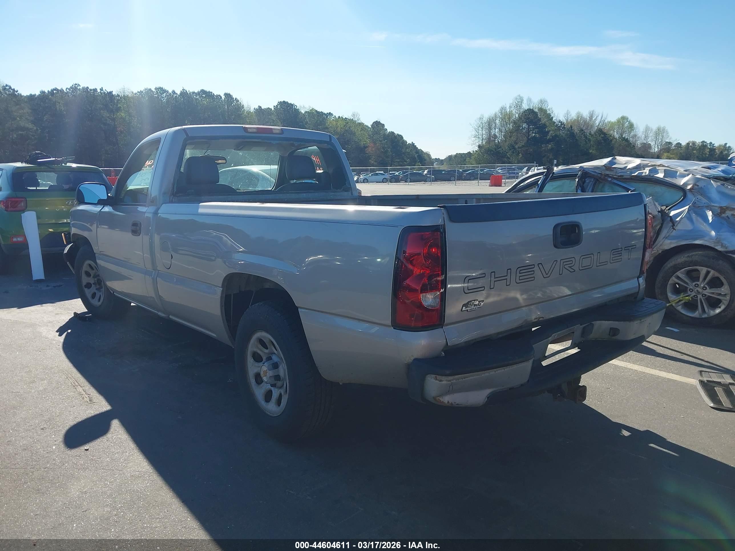 CHEVROLET SILVERADO image 3