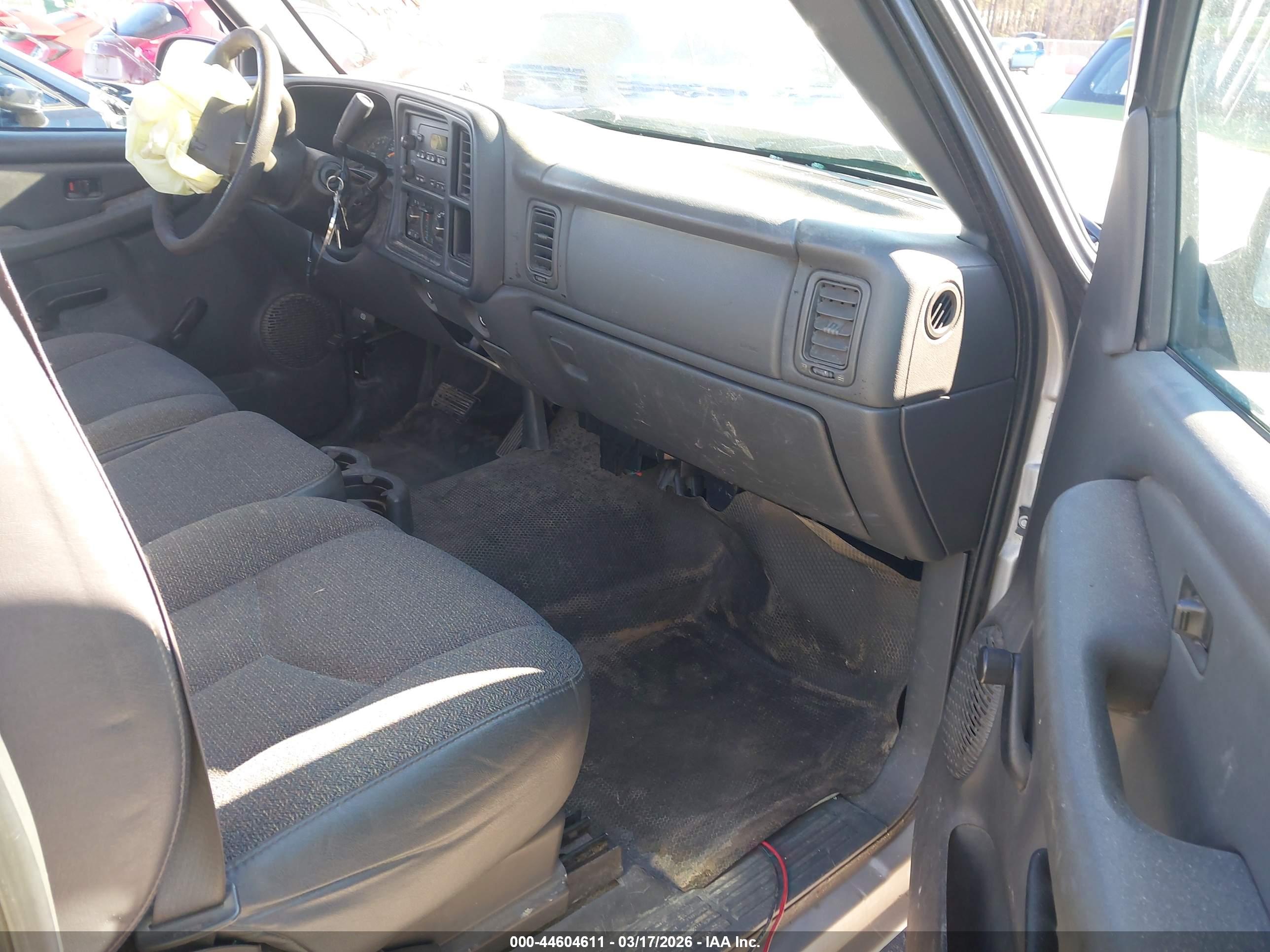 CHEVROLET SILVERADO image 5