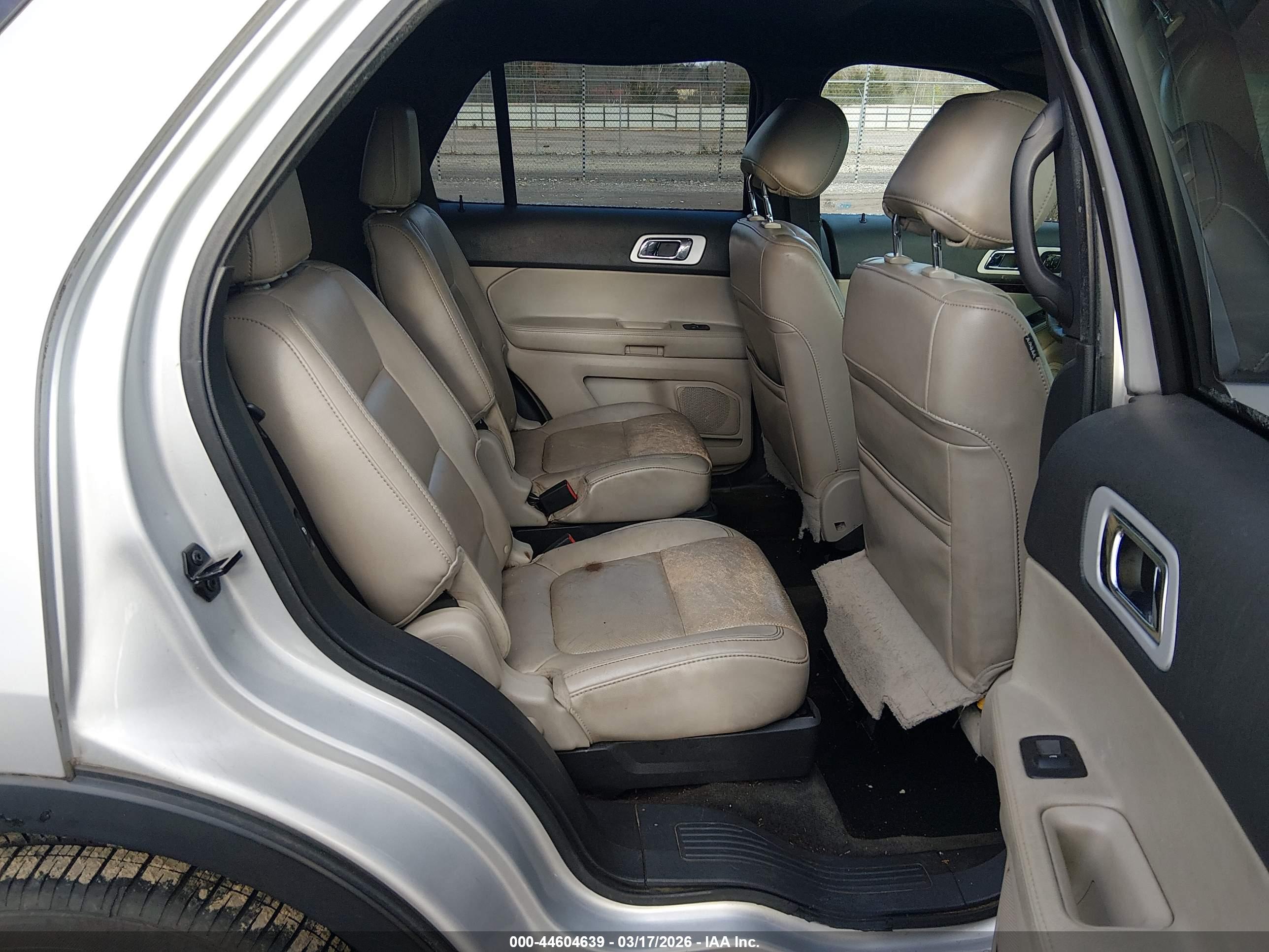 FORD EXPLORER image 8