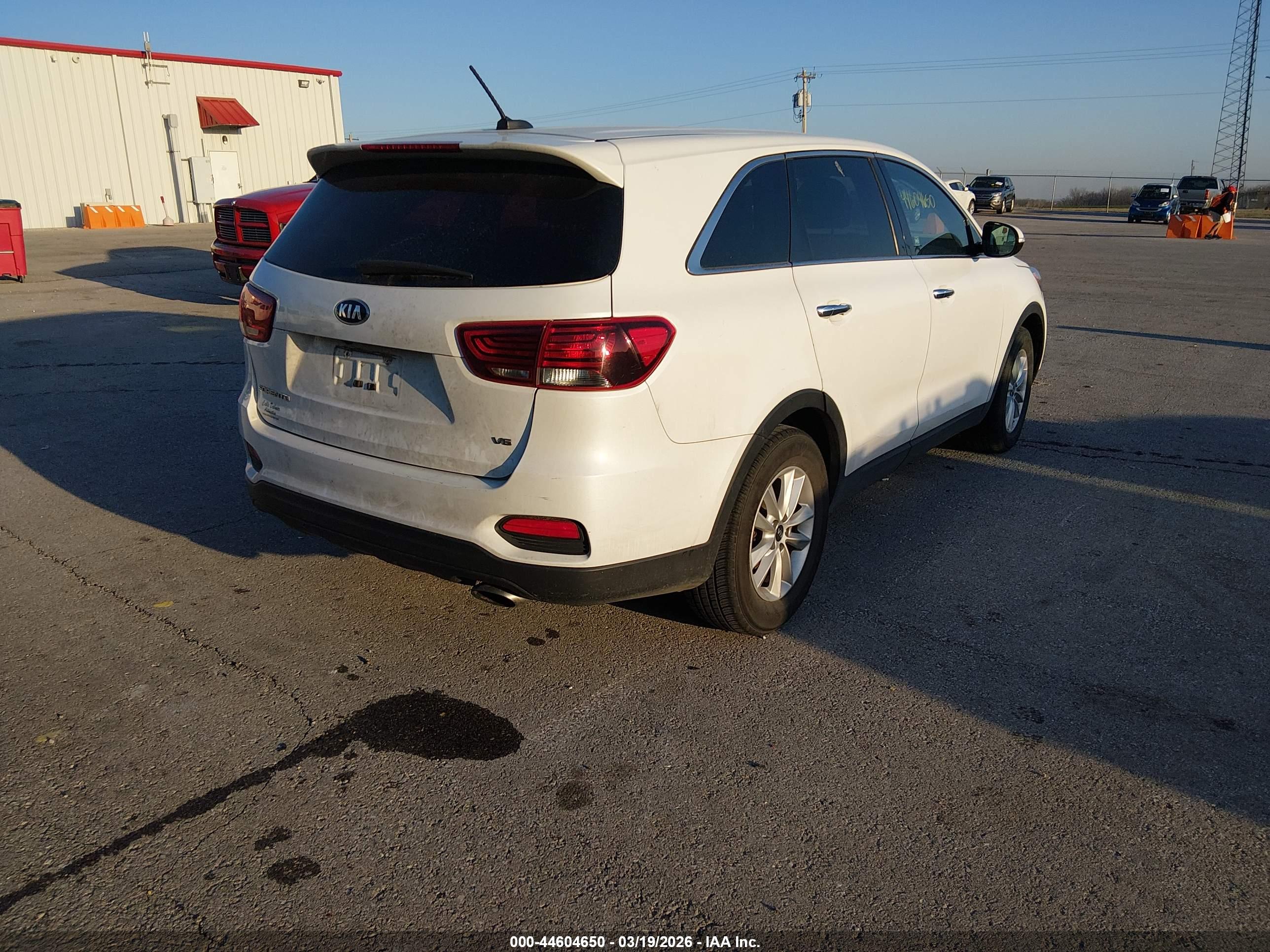 KIA SORENTO image 4