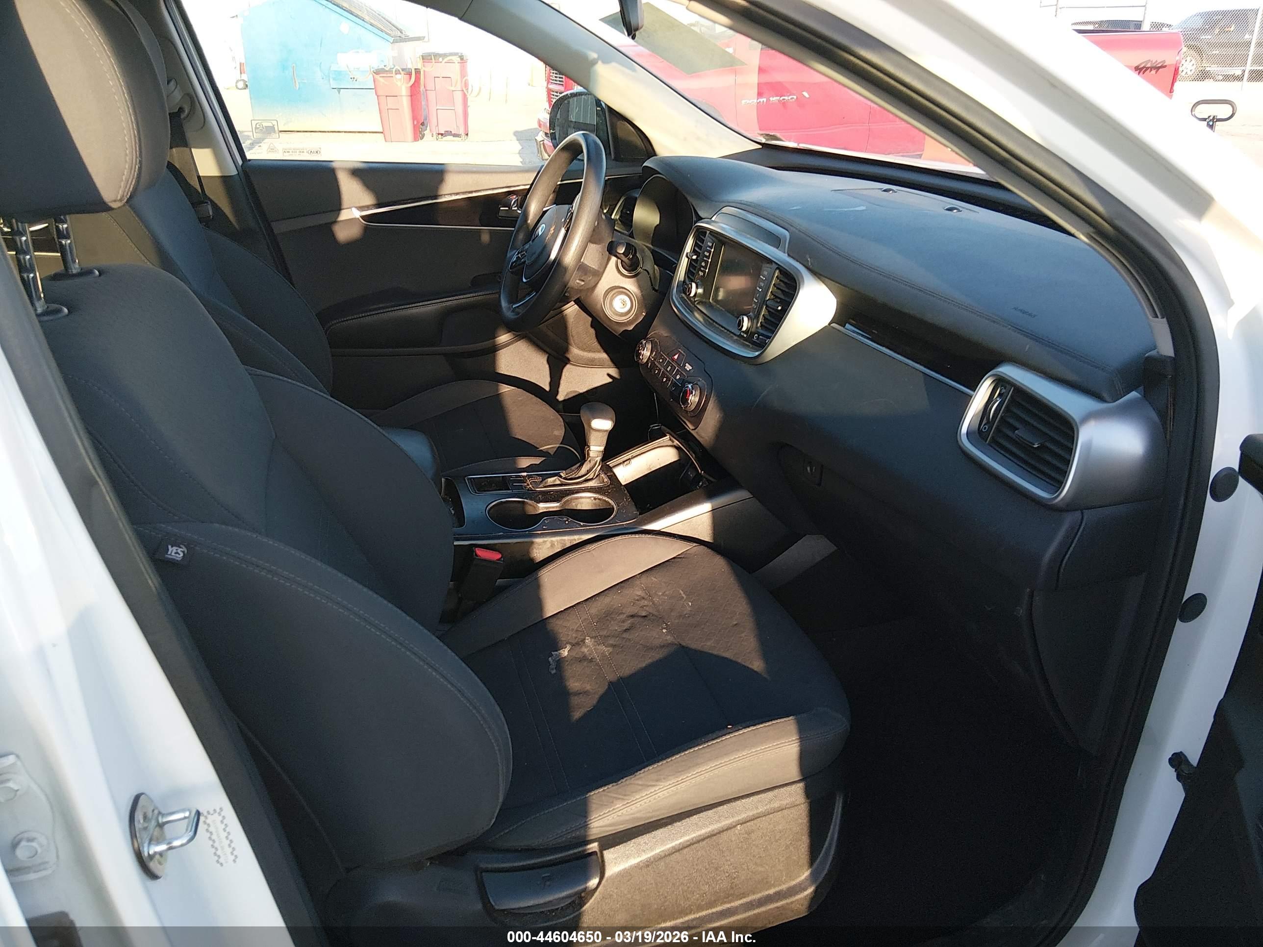 KIA SORENTO image 5