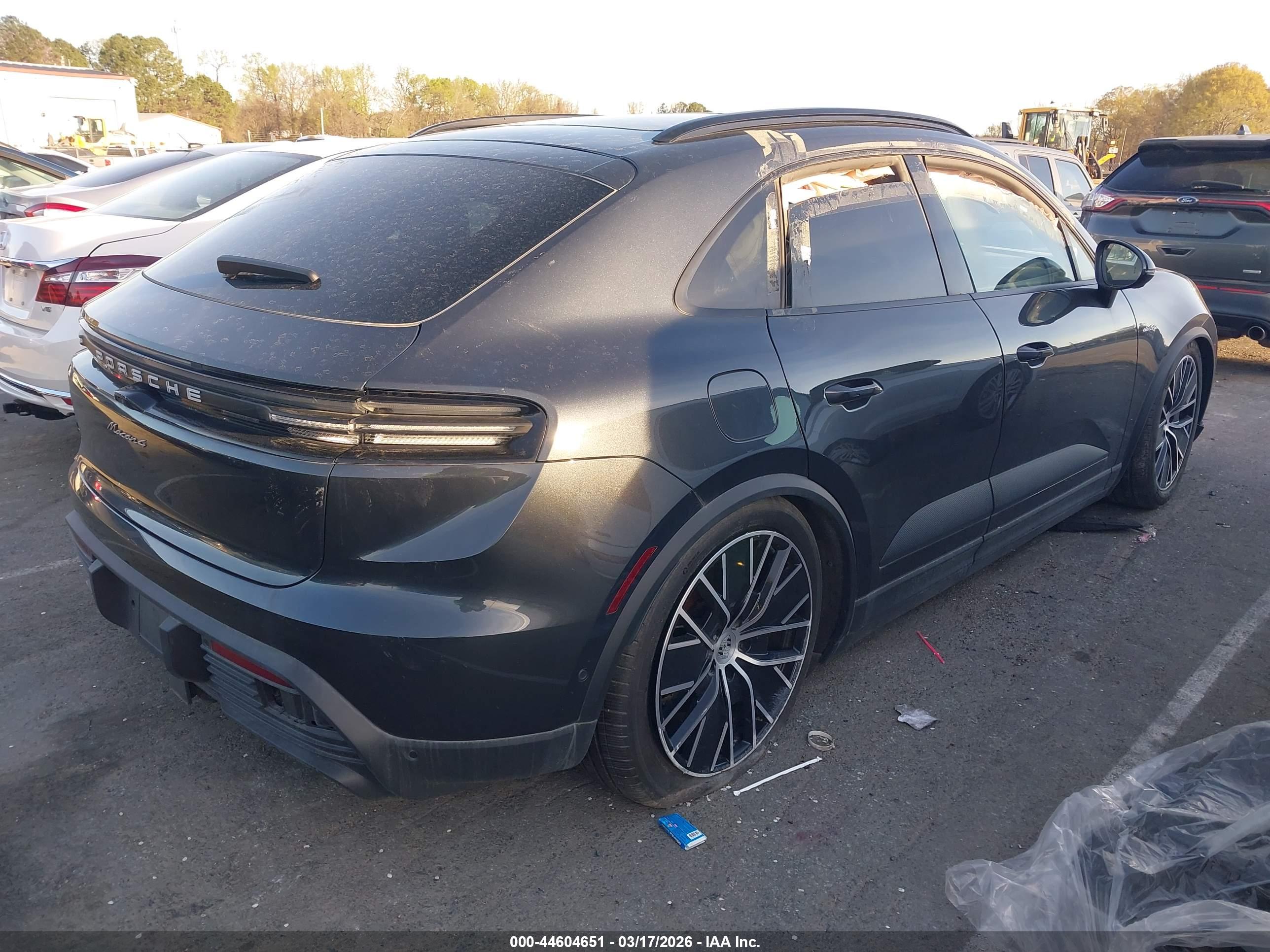 PORSCHE MACAN image 4