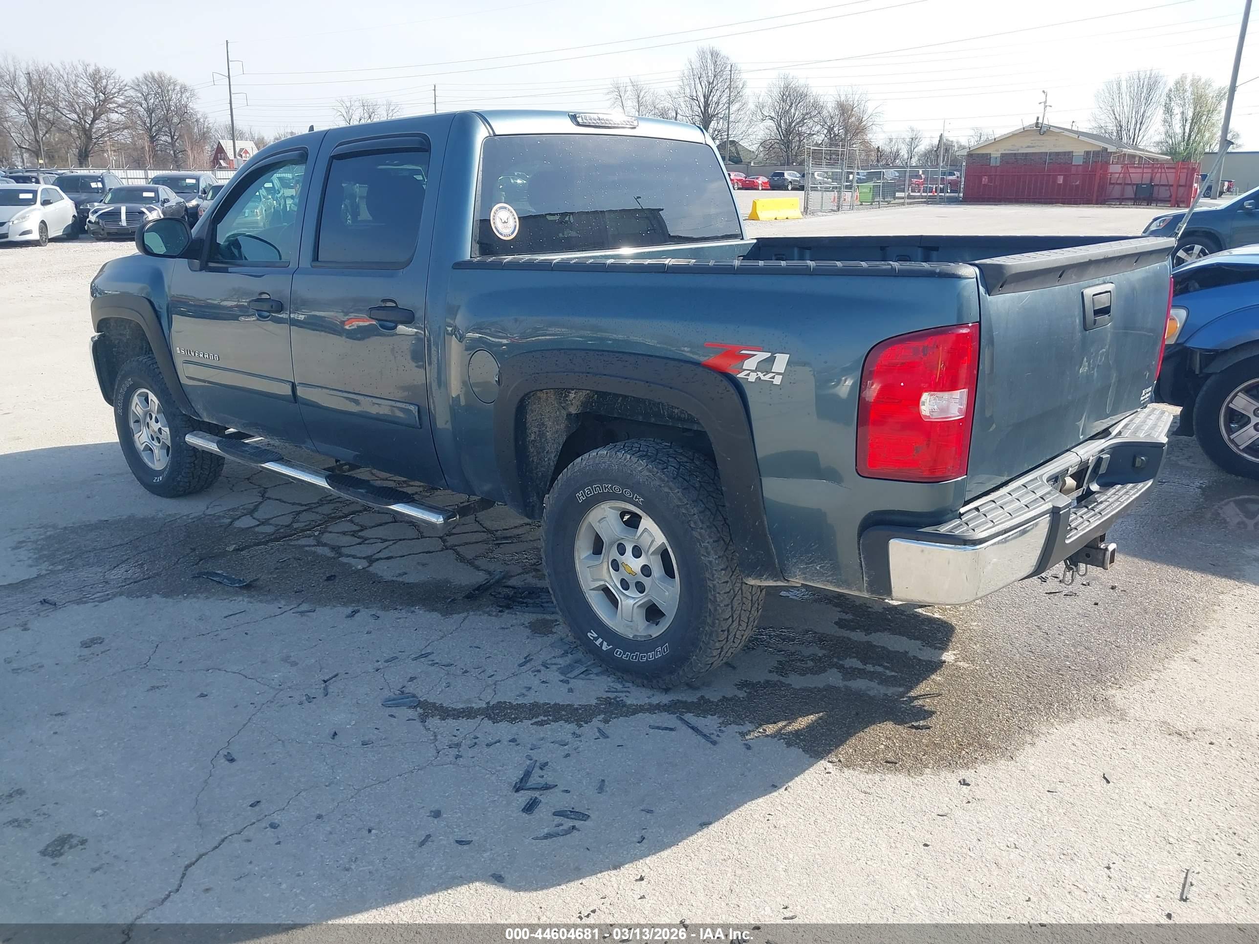 CHEVROLET SILVERADO image 3