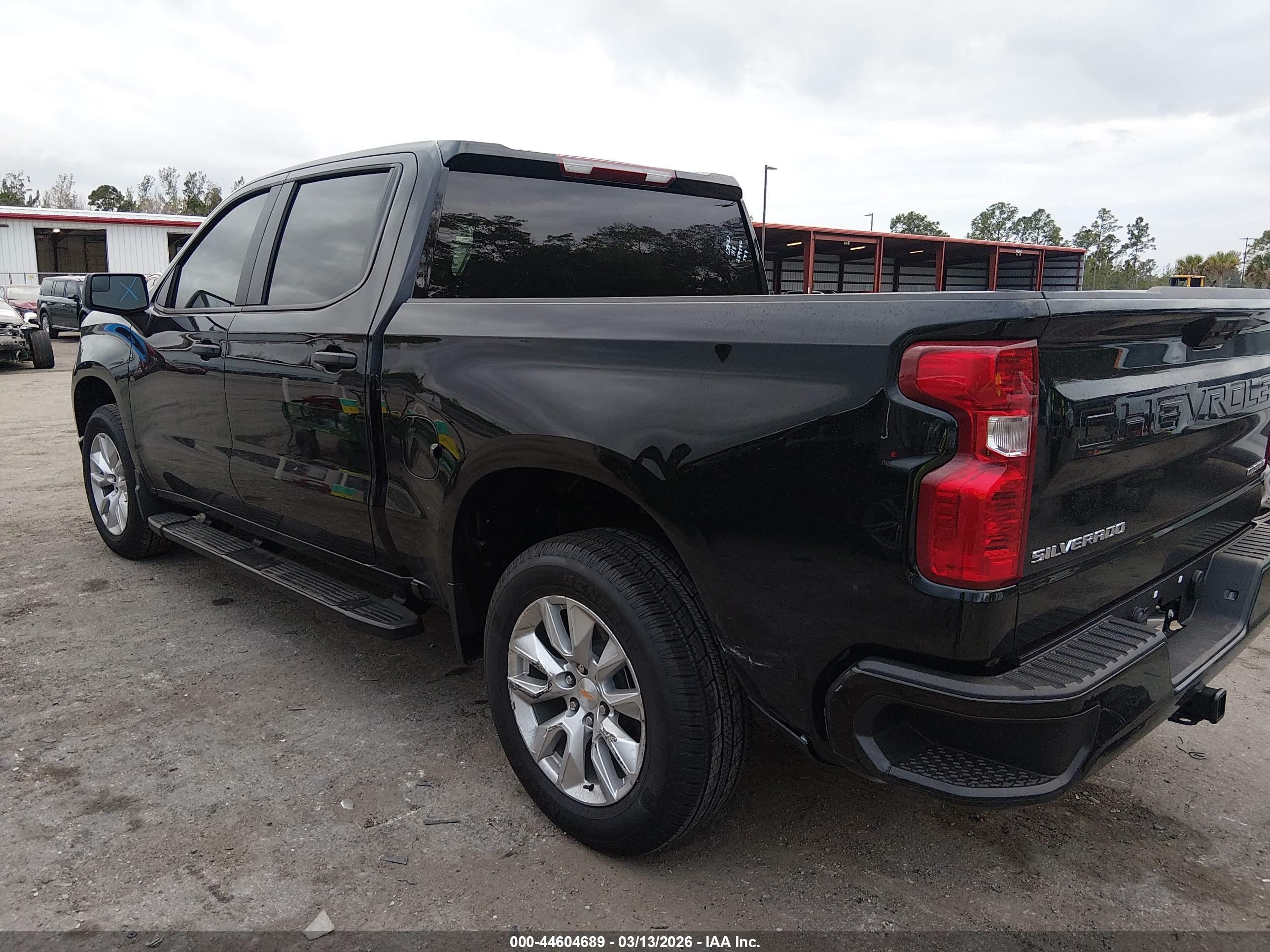 CHEVROLET SILVERADO image 3