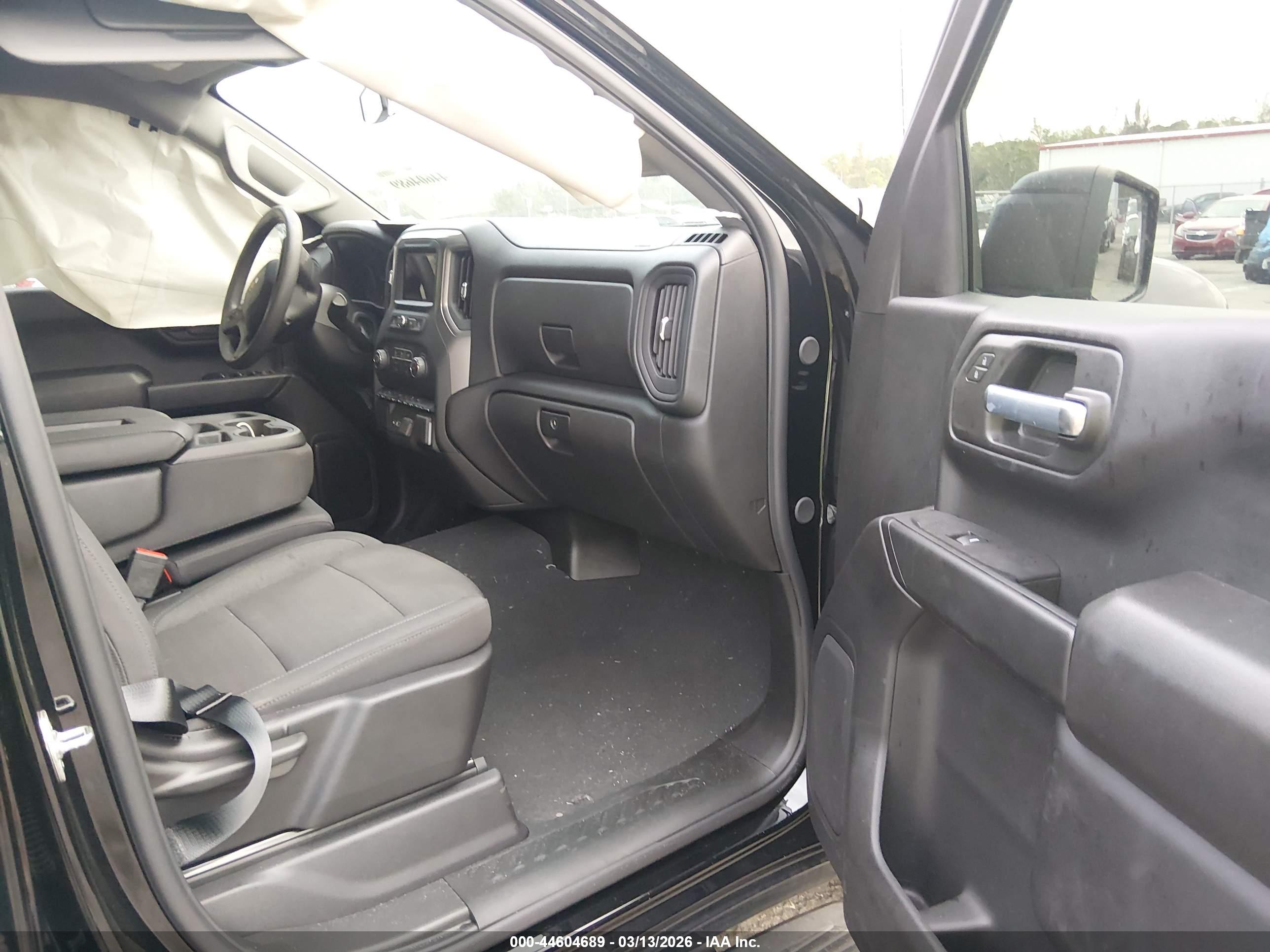 CHEVROLET SILVERADO image 5
